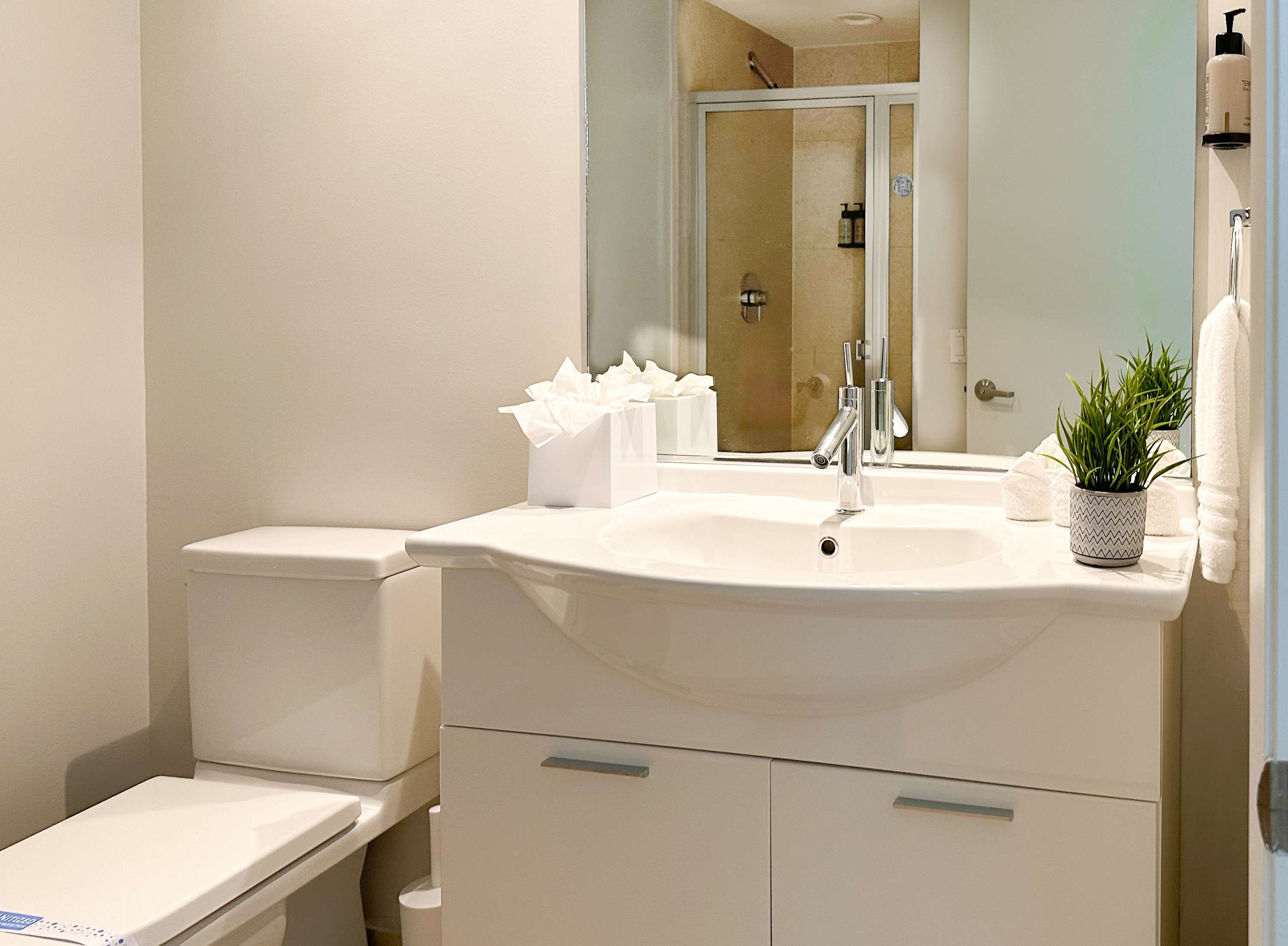 Bathroom 2, High-Floor Brickell Suite | Pool & Spa Access