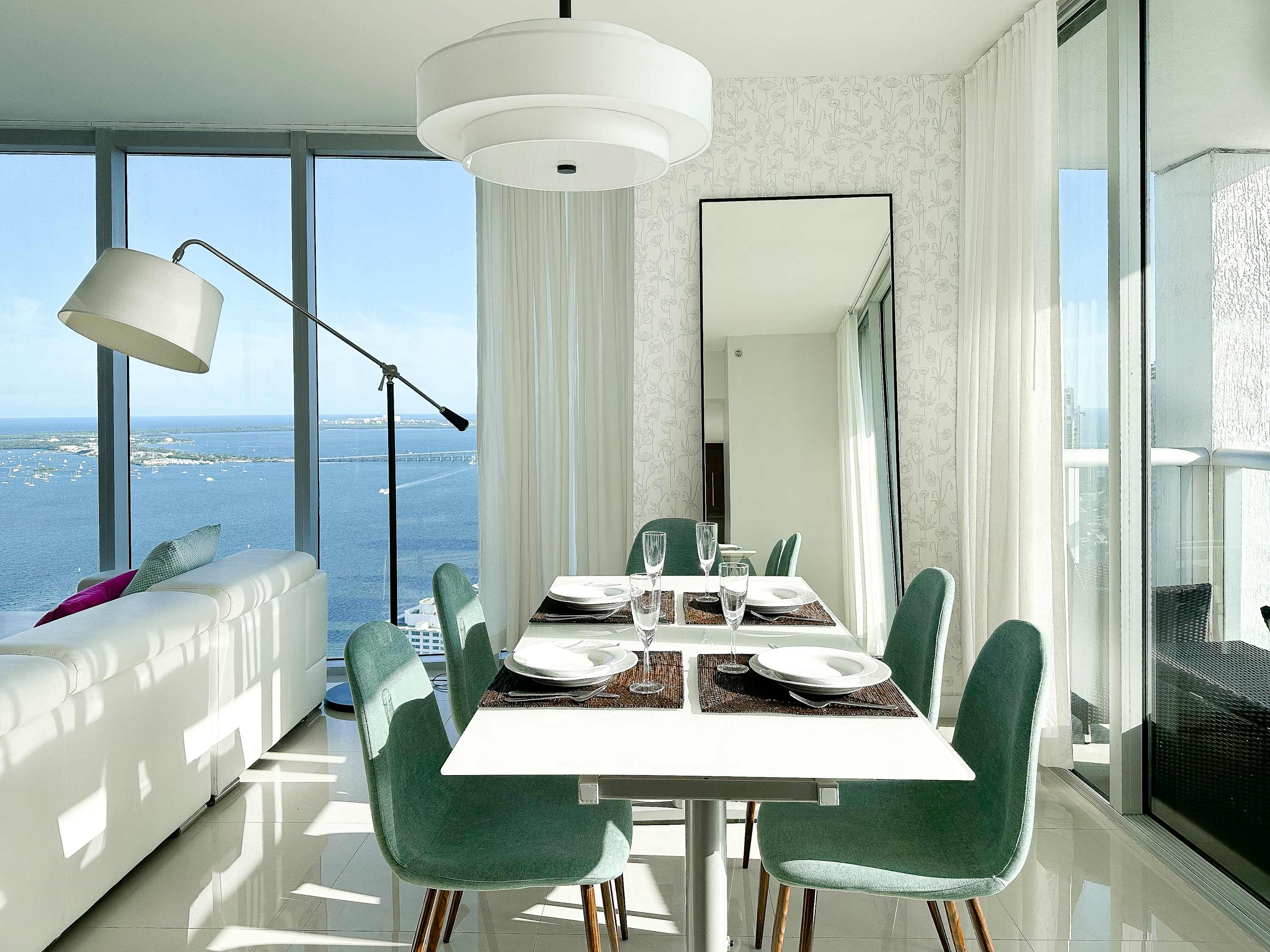 Dining Area, High-Floor Brickell Suite | Pool & Spa Access