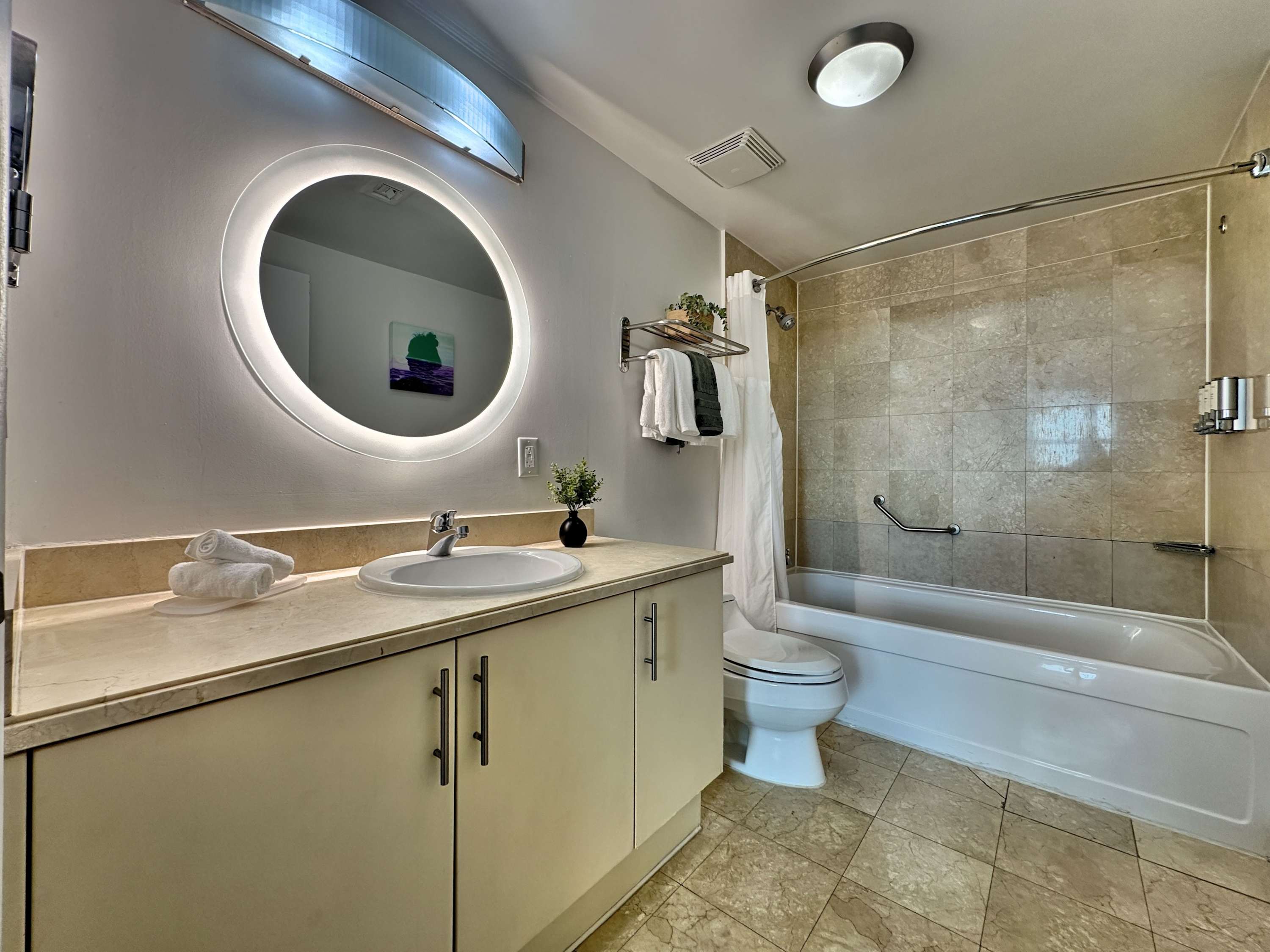Half bathroom 1