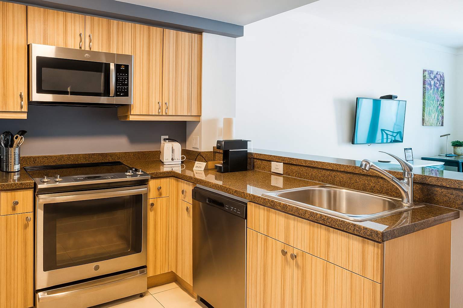 Kitchen, Modern Unit Steps to Peacock Park, Coconut Grove