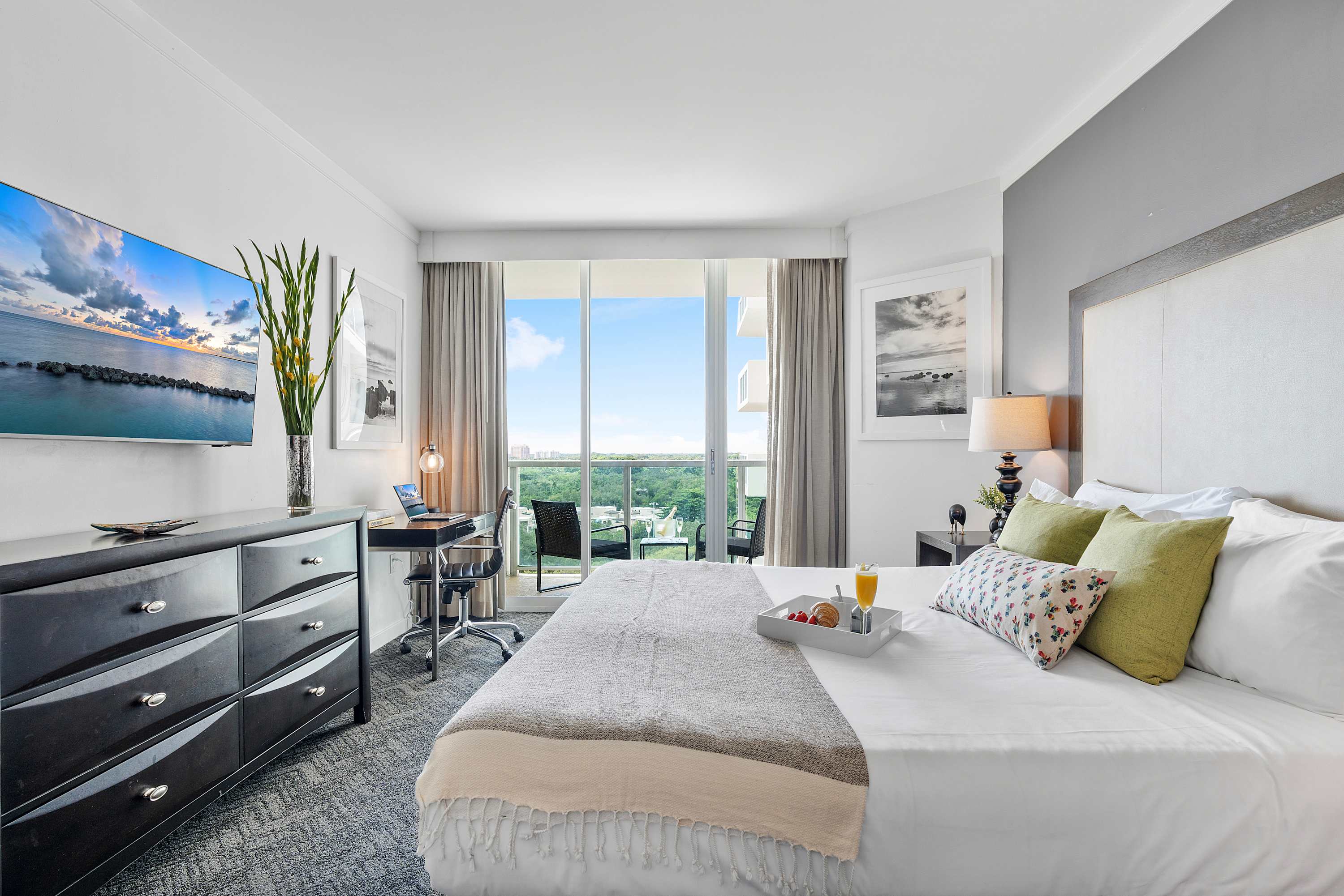 Bedroom, Modern Unit Steps to Peacock Park, Coconut Grove