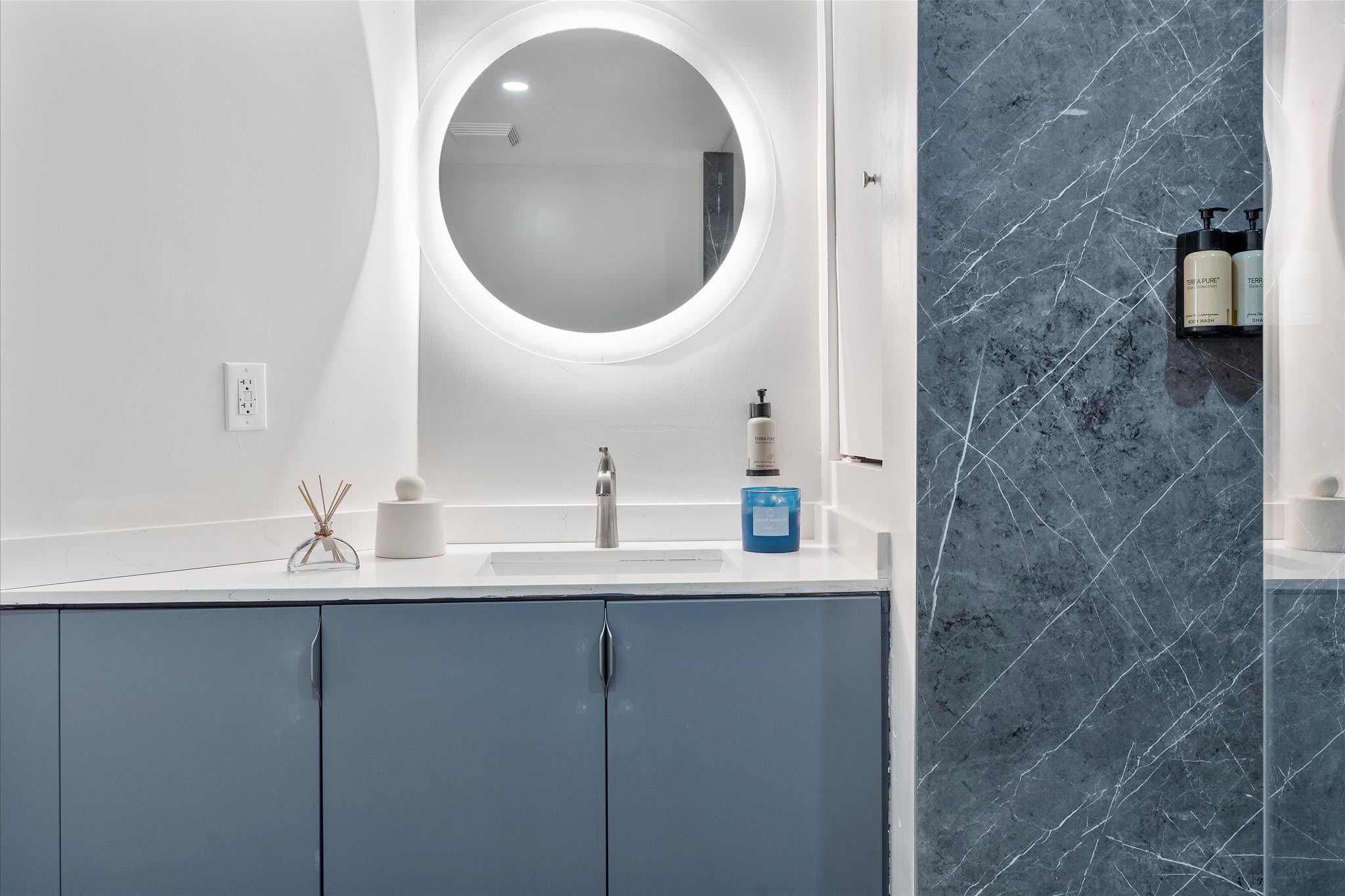 Bathroom 1, Modern Residence with Unforgettable Grove Views