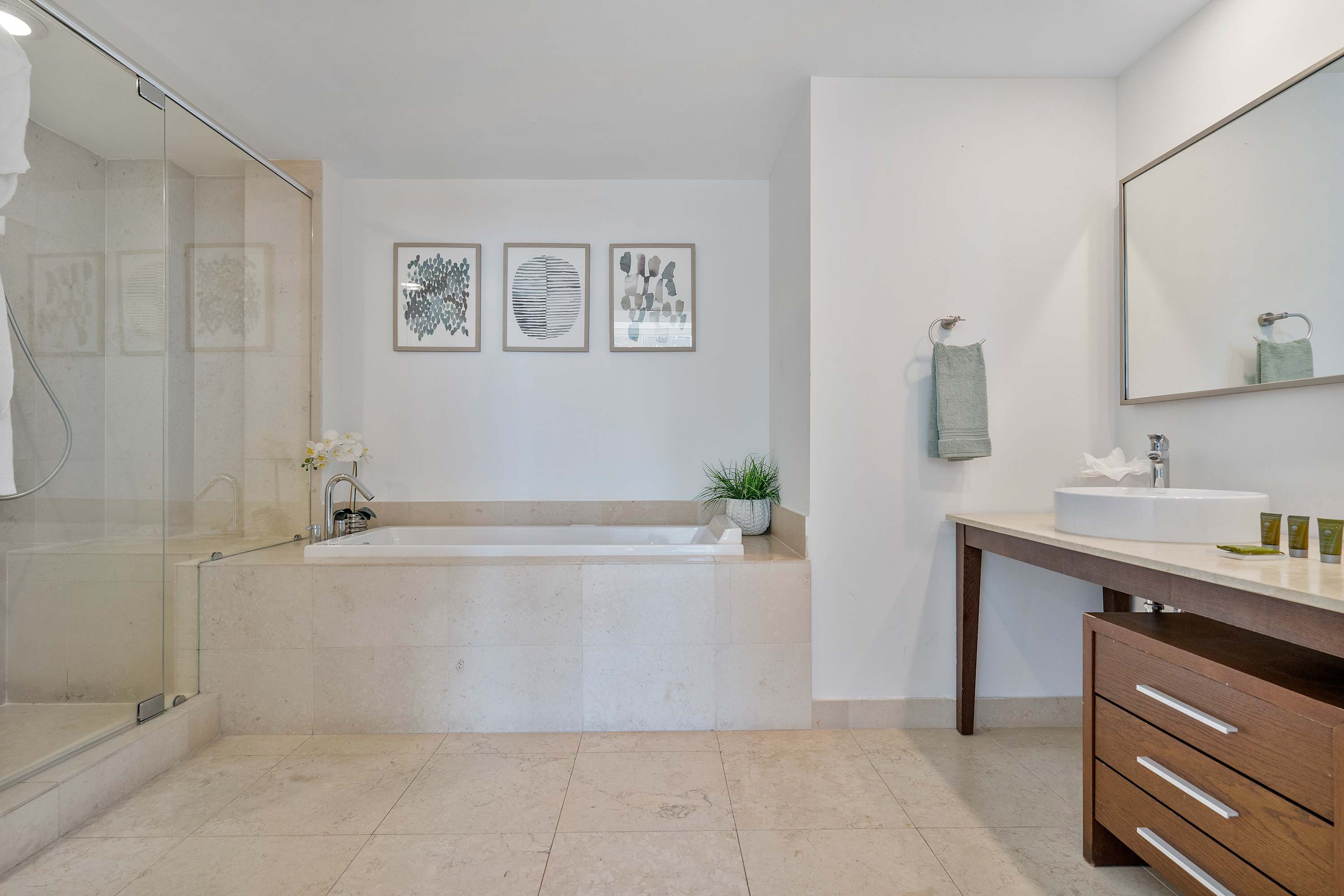 Bathroom 1, Brickell Riverwalk Retreat | Family & Groups