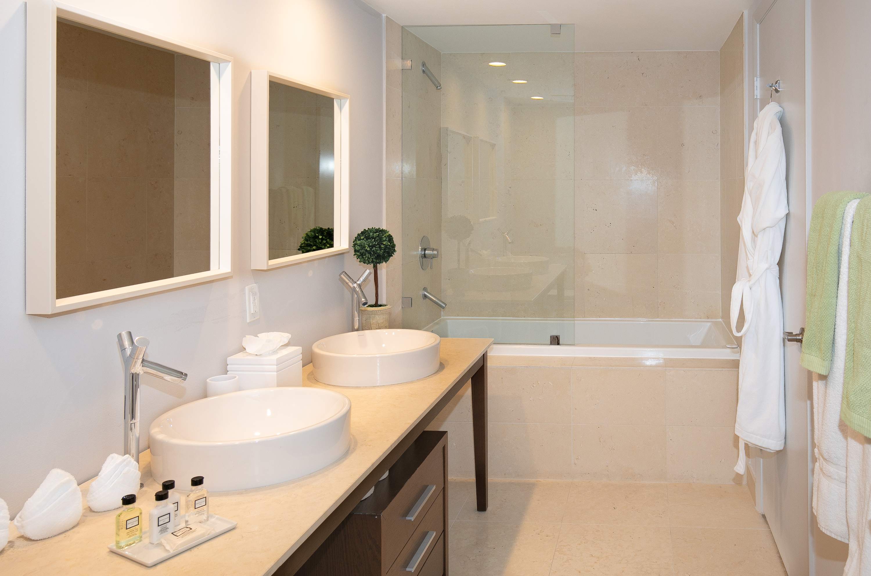 Bathroom 1, Brickell Urban Retreat with Resort Amenities