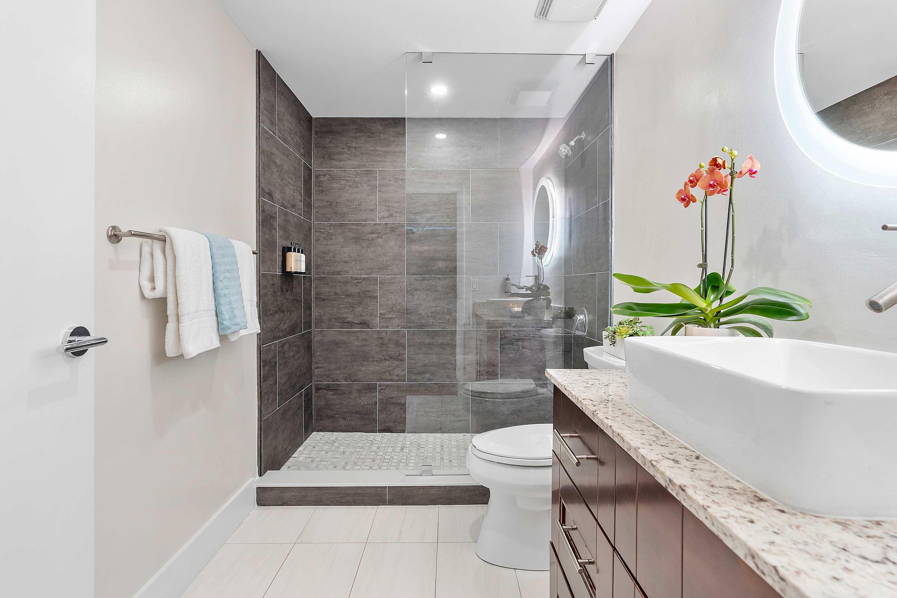 Bathroom 1, Modern Studio with Stunning Bay Views