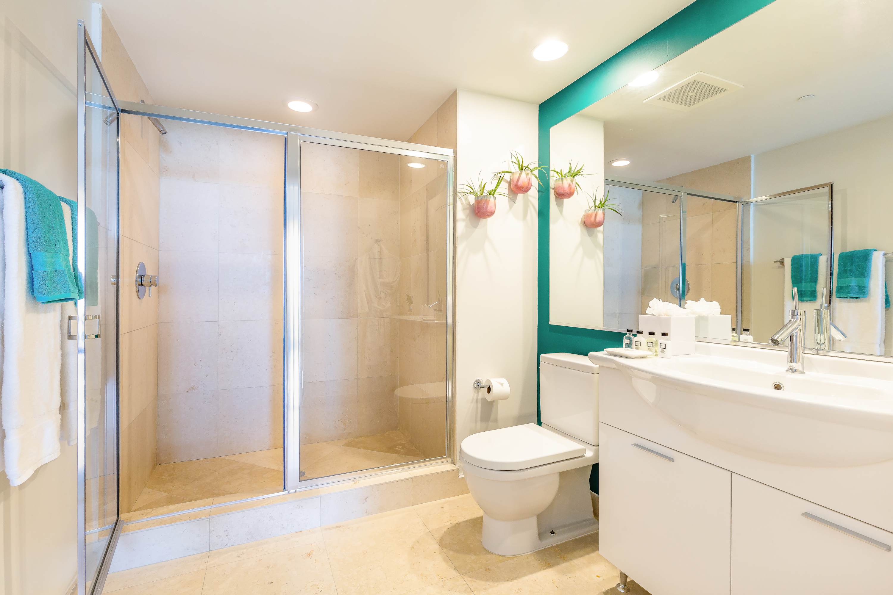 Bathroom 2, Brickell Gourmet Kitchen Suite