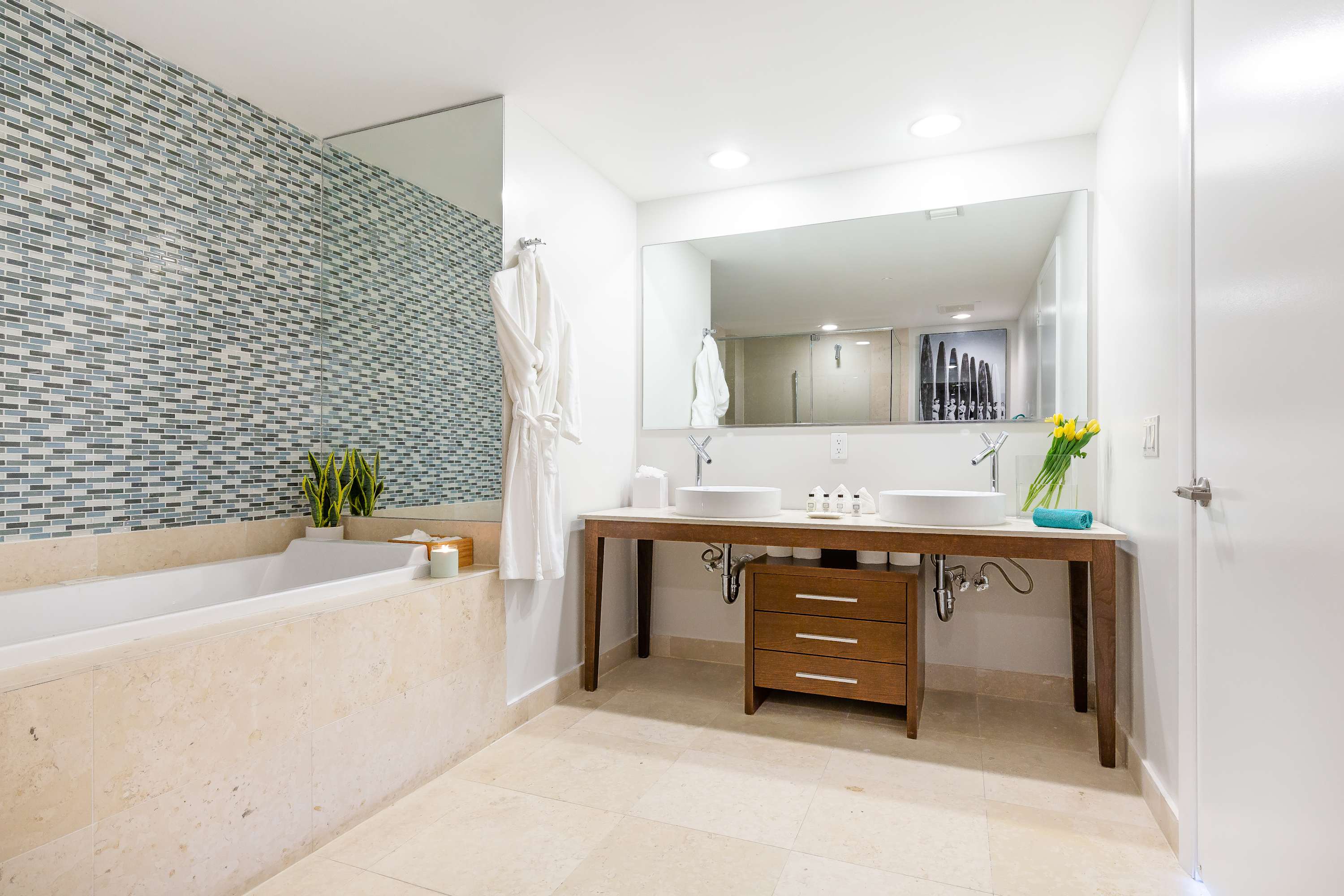Bathroom 1, Brickell Gourmet Kitchen Suite