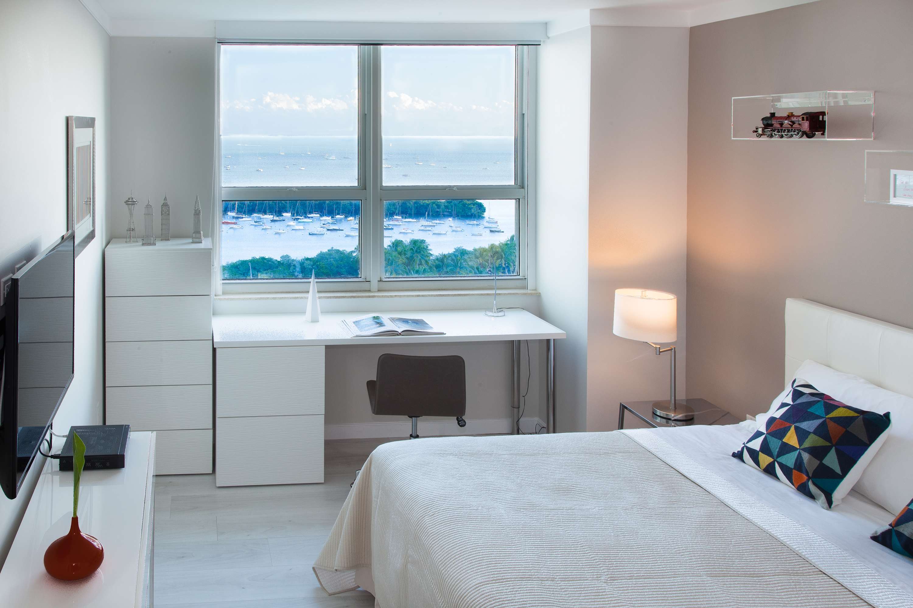 Bedroom 2, Modern Grove Apartment with Beautiful Bay Views