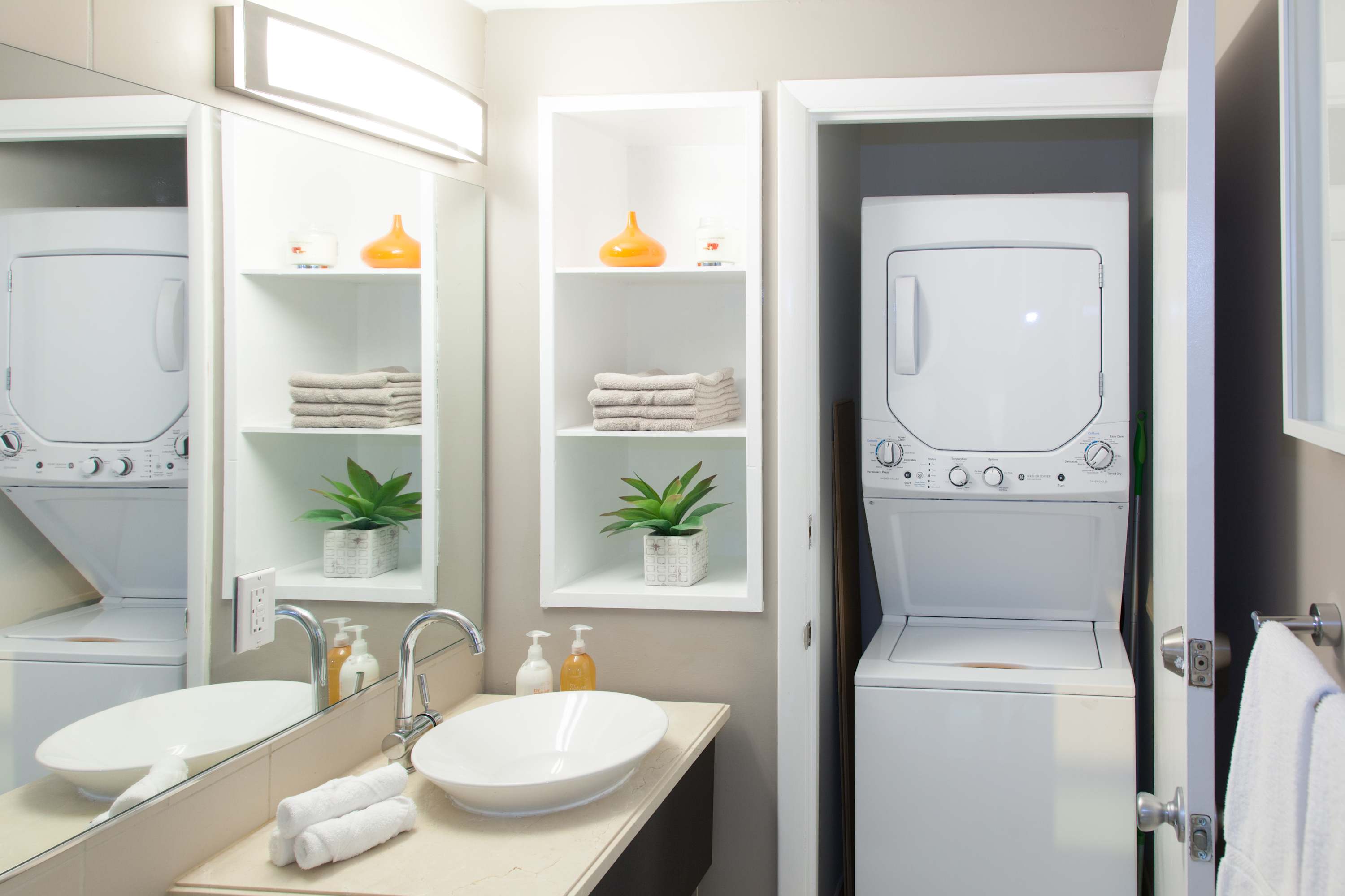 Bathroom 2, Modern Grove Apartment with Beautiful Bay Views