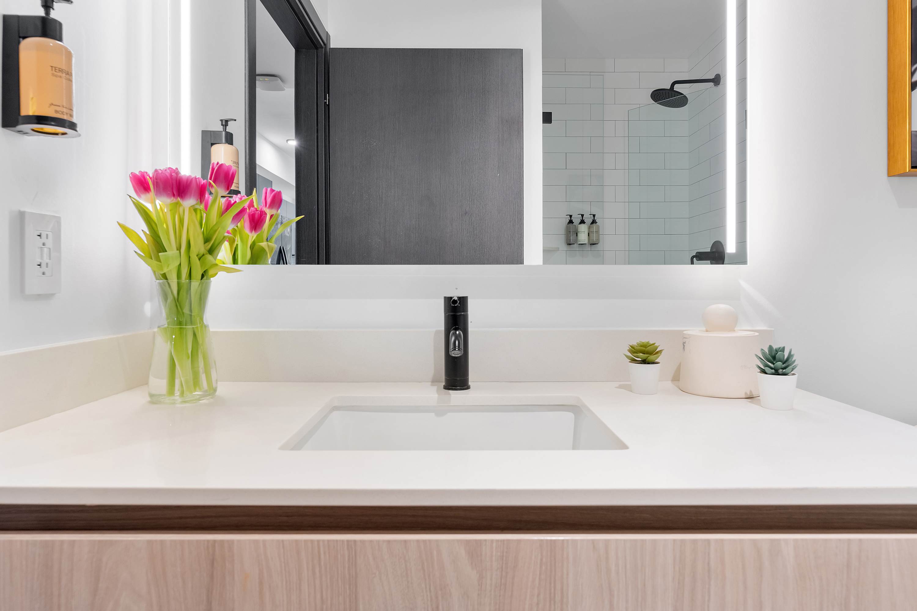 Full bathroom 1