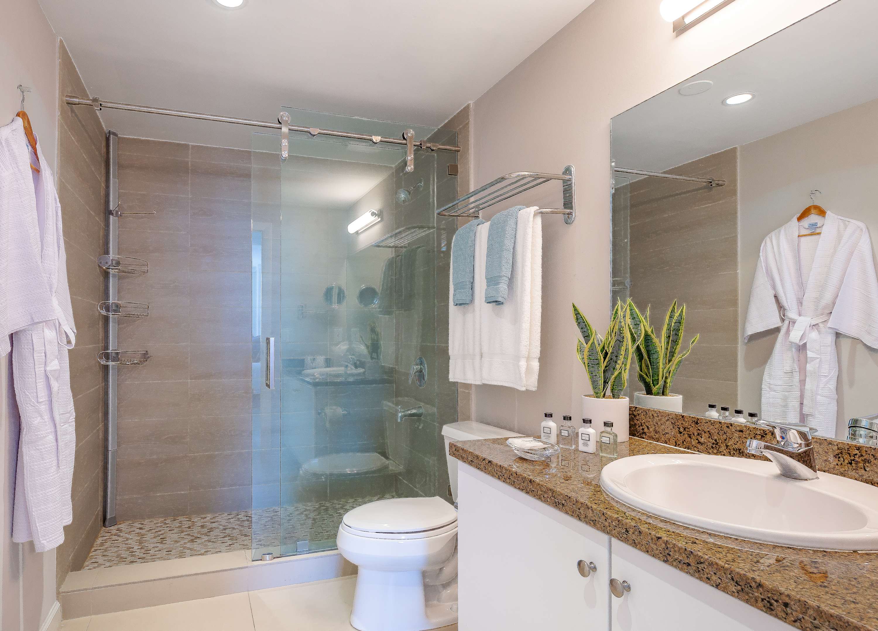Bathroom 1, Panoramic Windows Suite | Coconut Grove