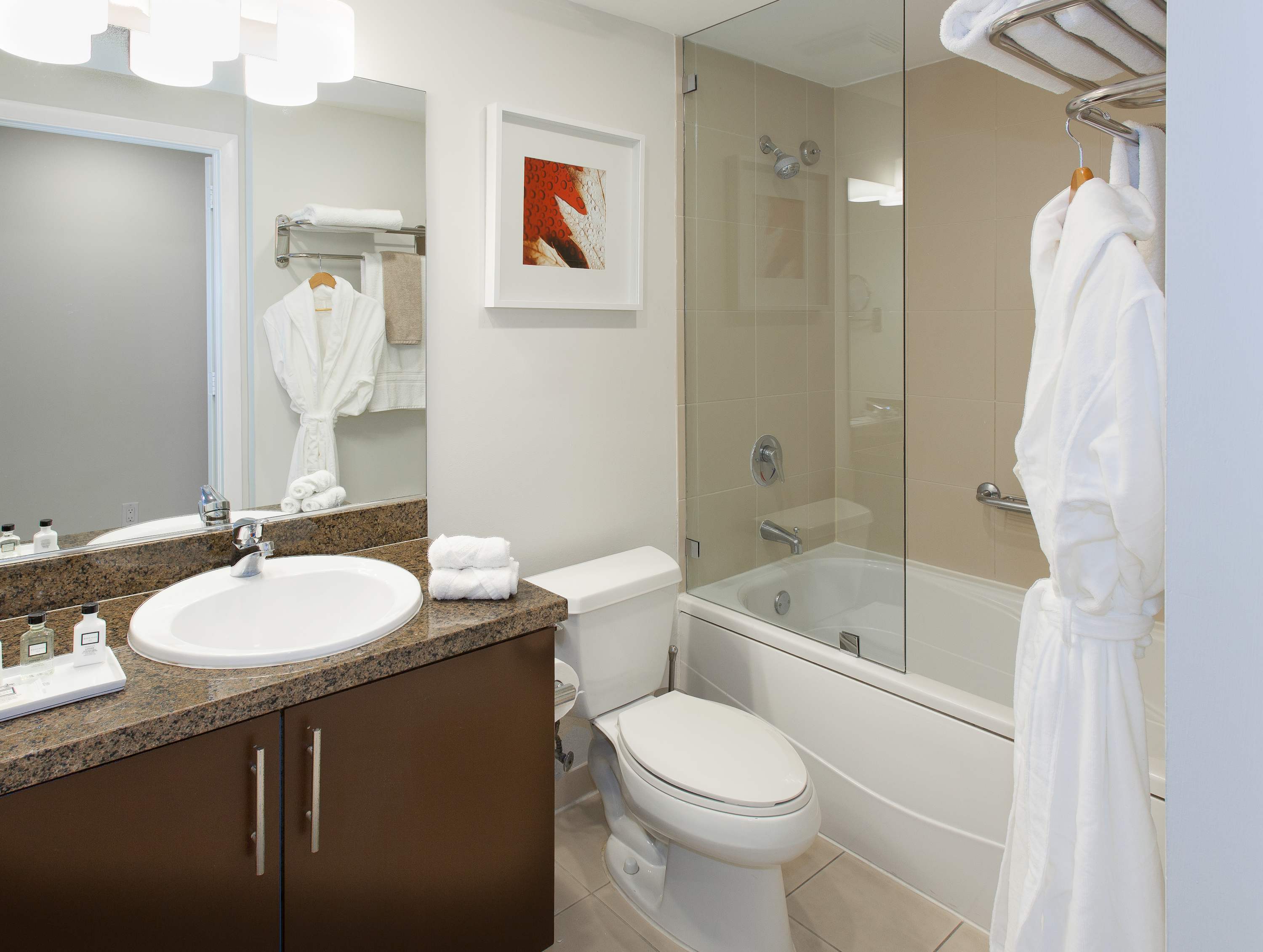 Bathroom 1, Marina View Apartment w/ Dual Balconies