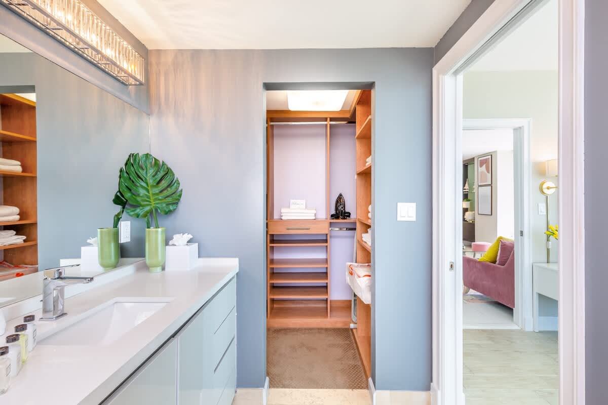 Bathroom 2, Modern Grove Getaway | Walk to Peacock Park