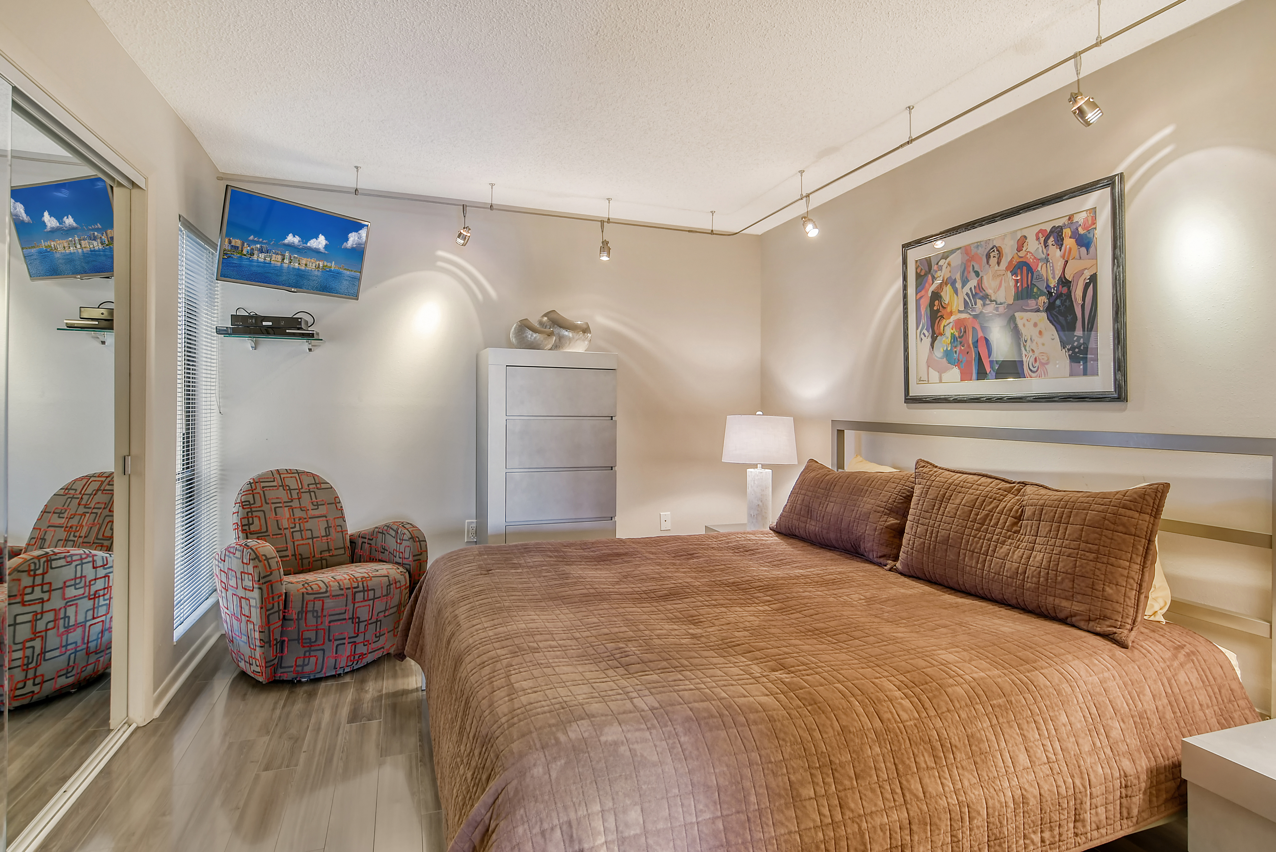 Bedroom 2 Twins convert to King