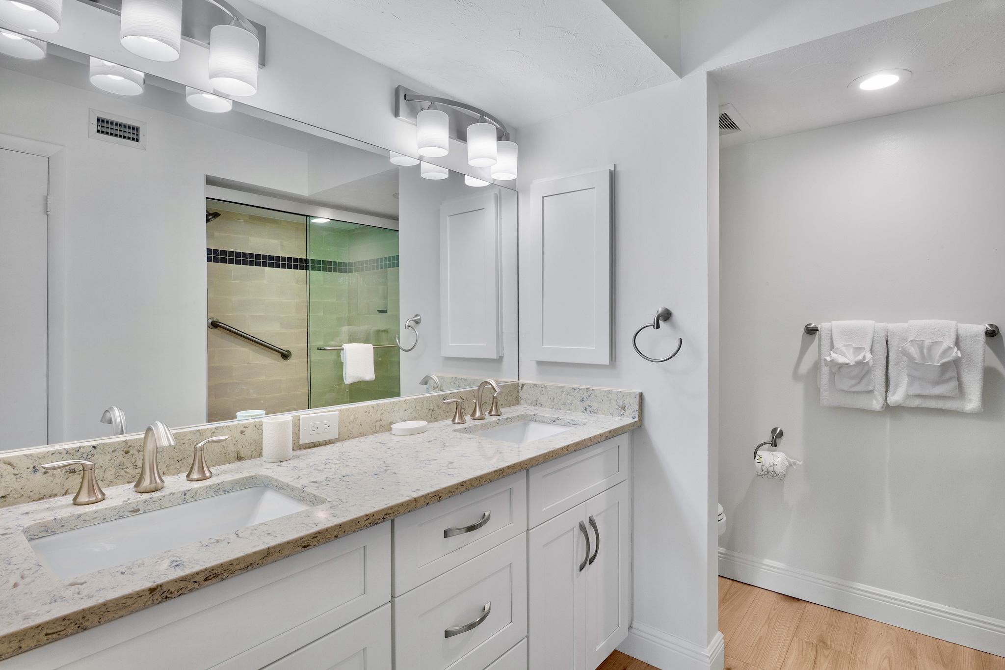 Bathroom 2- Tub/Shower