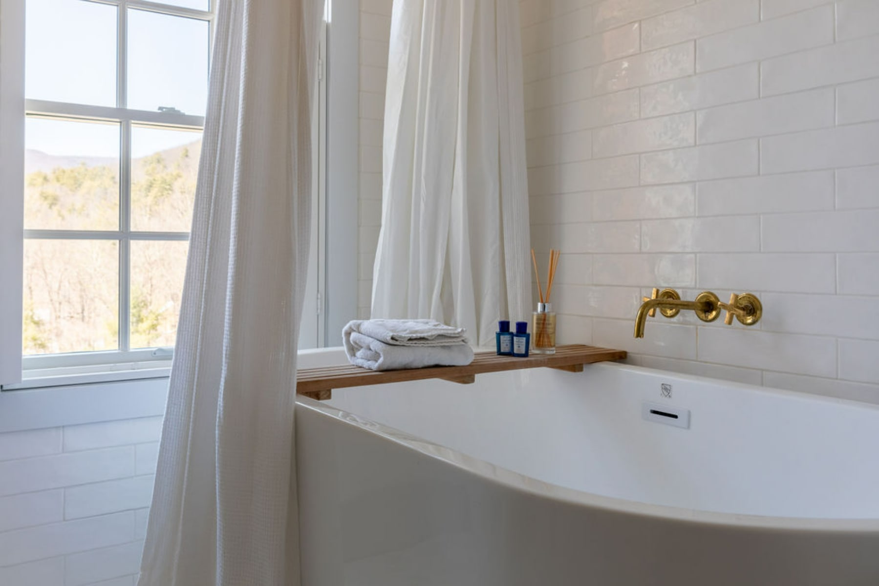 Full Bathroom 1