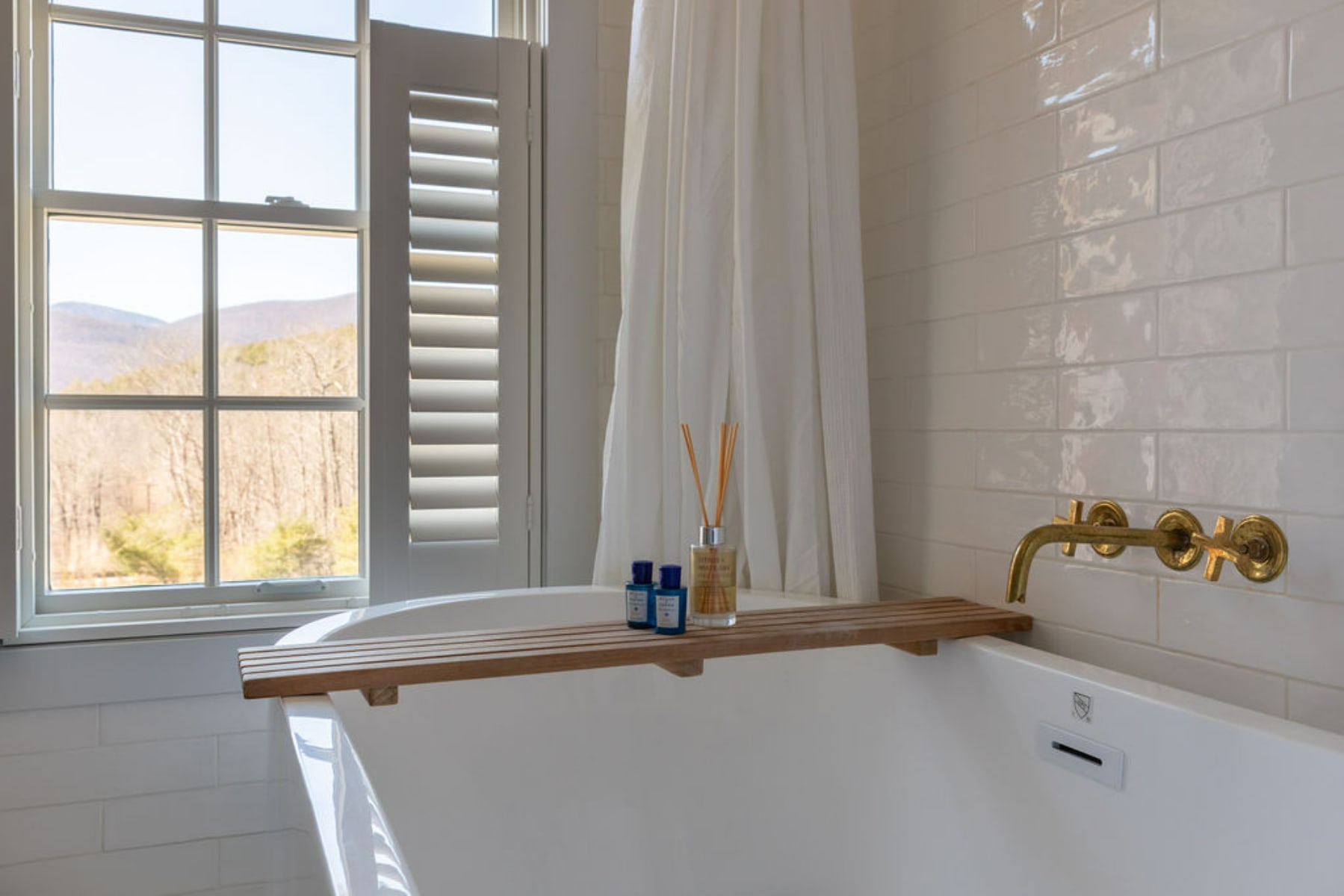 Full Bathroom 2