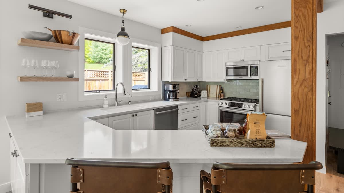 Above & Beyond: Heated Pool | Hot Tub | Near Stowe — photo 3