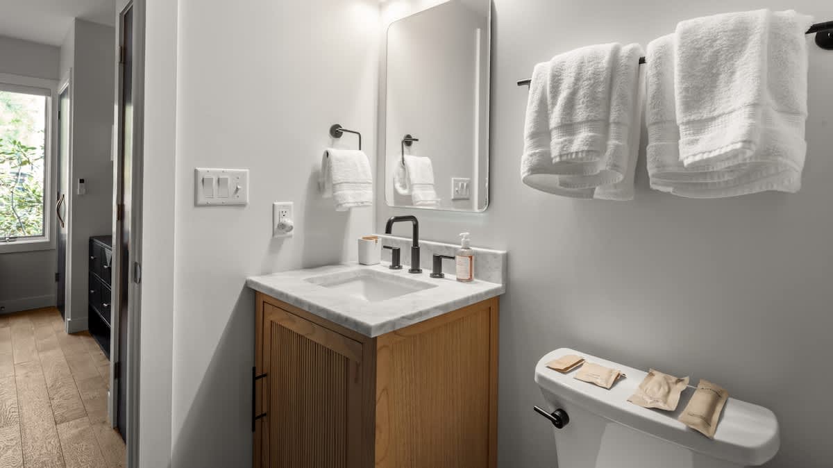 Full bathroom