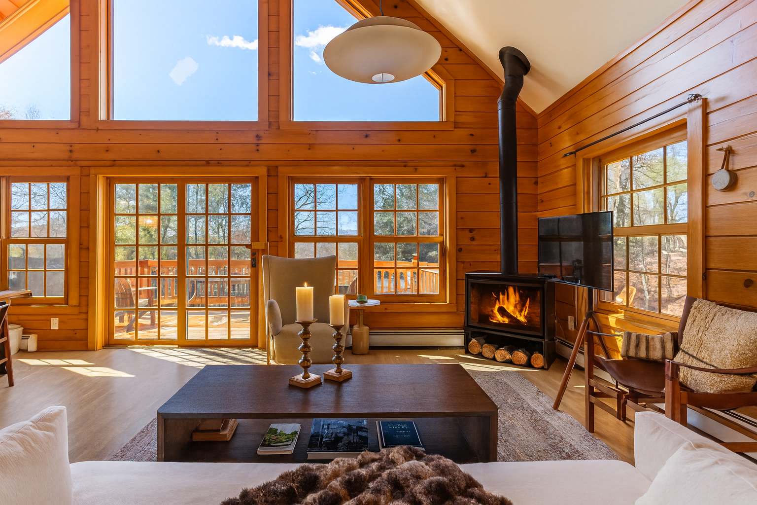 Alpine View: Hot Tub, Rustic Charm, Mountain Views & Sauna
