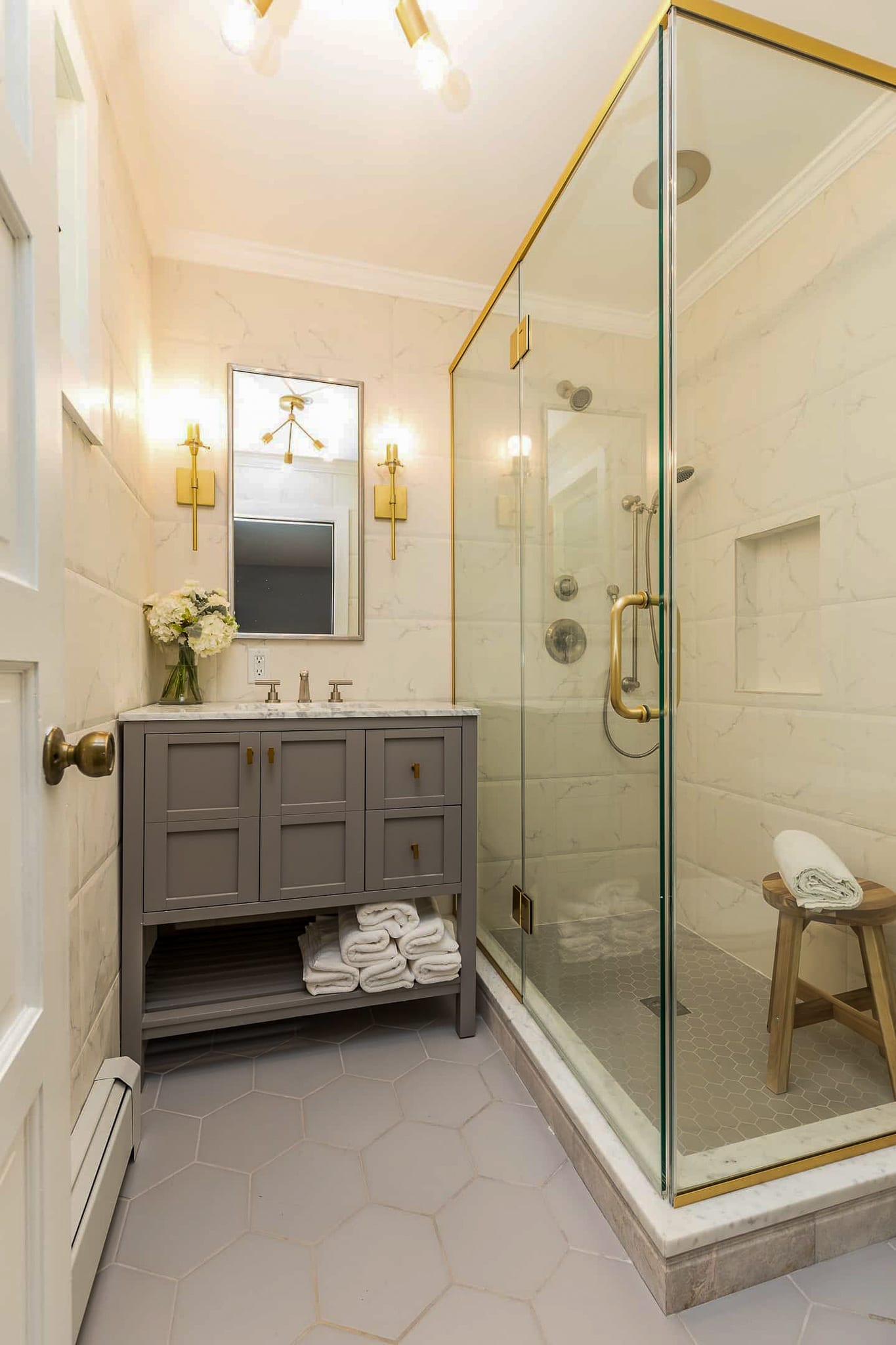 Full Bathroom 2