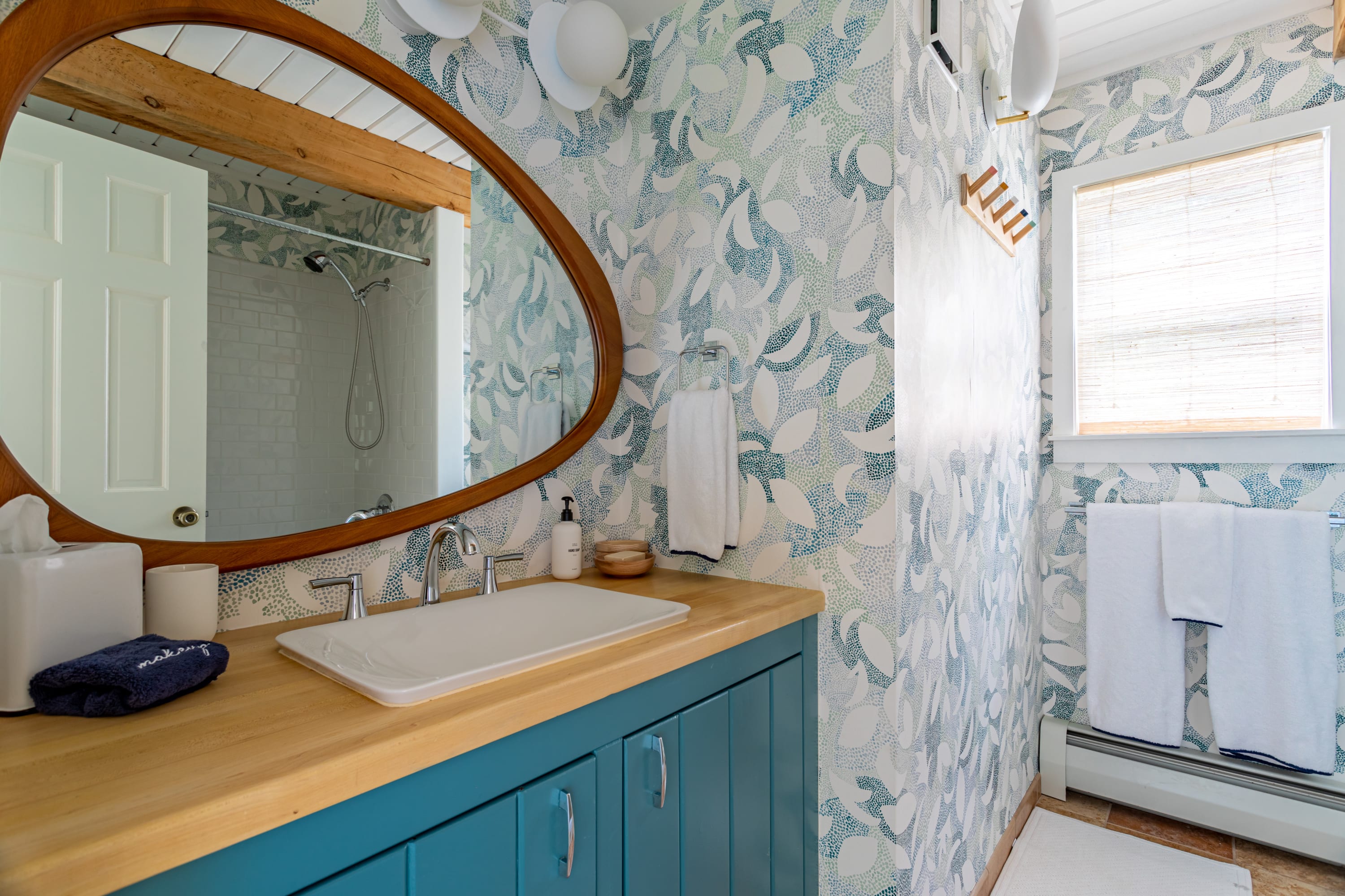 Full Bathroom 1