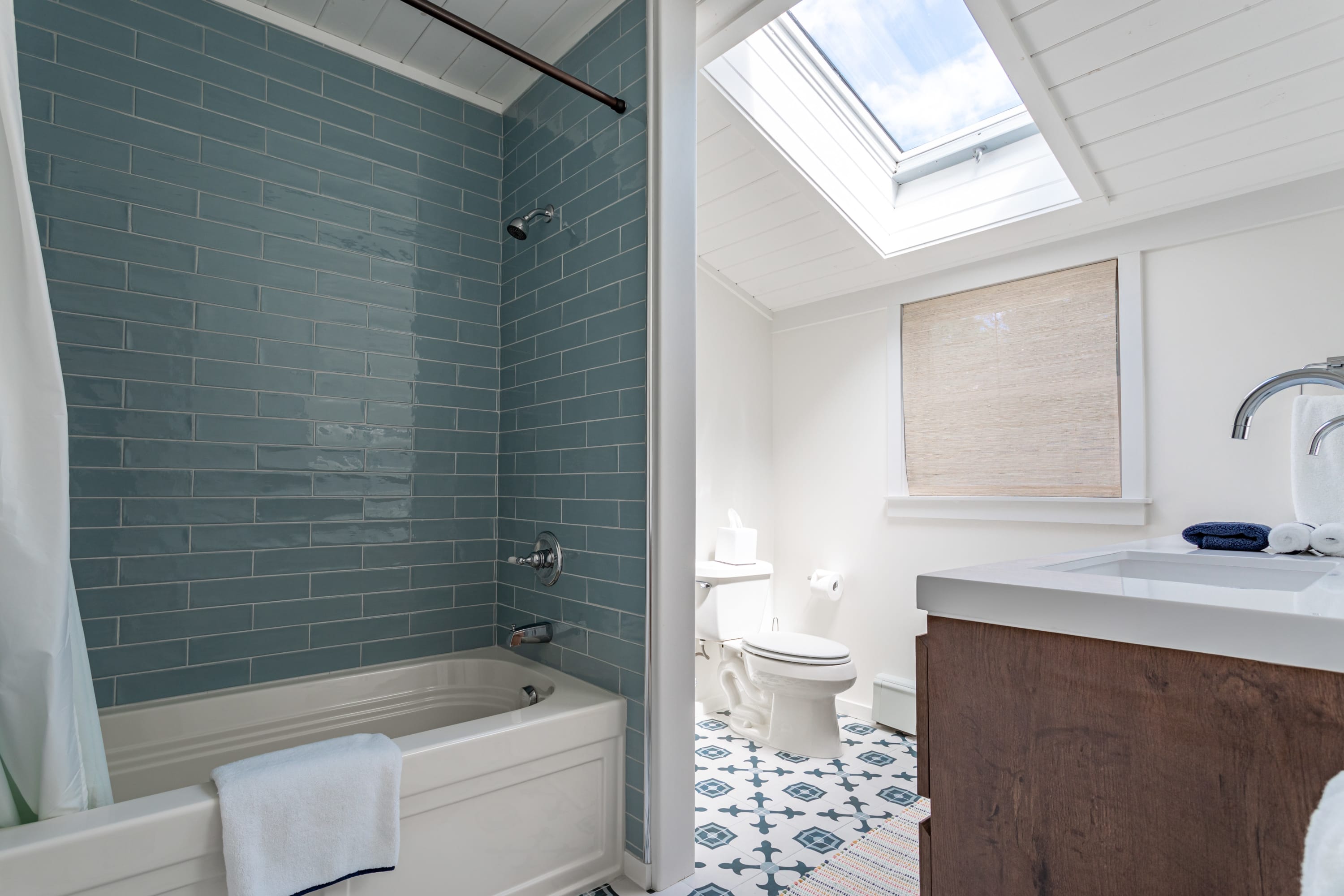 Full Bathroom 2