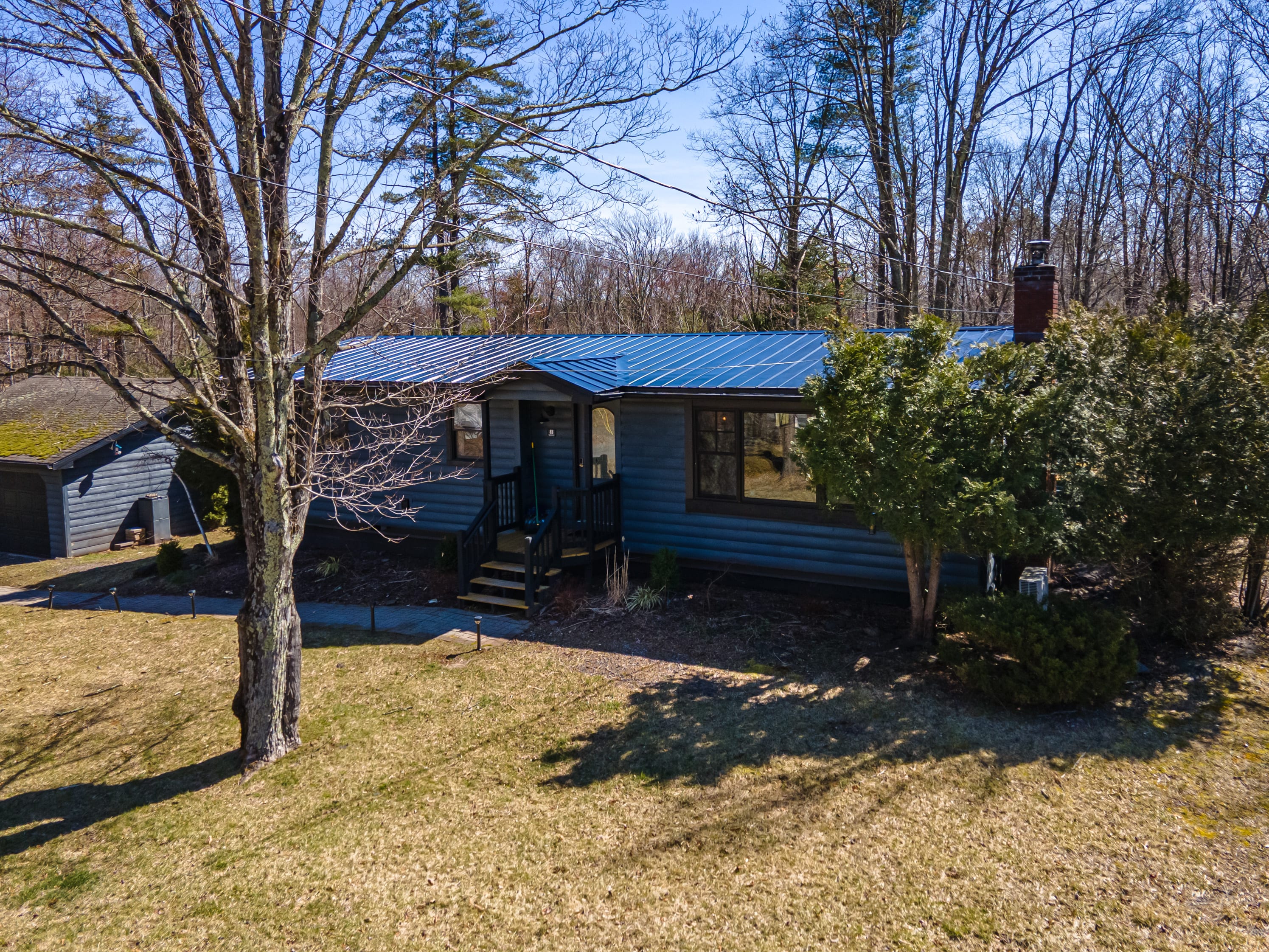 Blue Mountain Cabin - Saugerties Gem with Hot Tub — photo 4