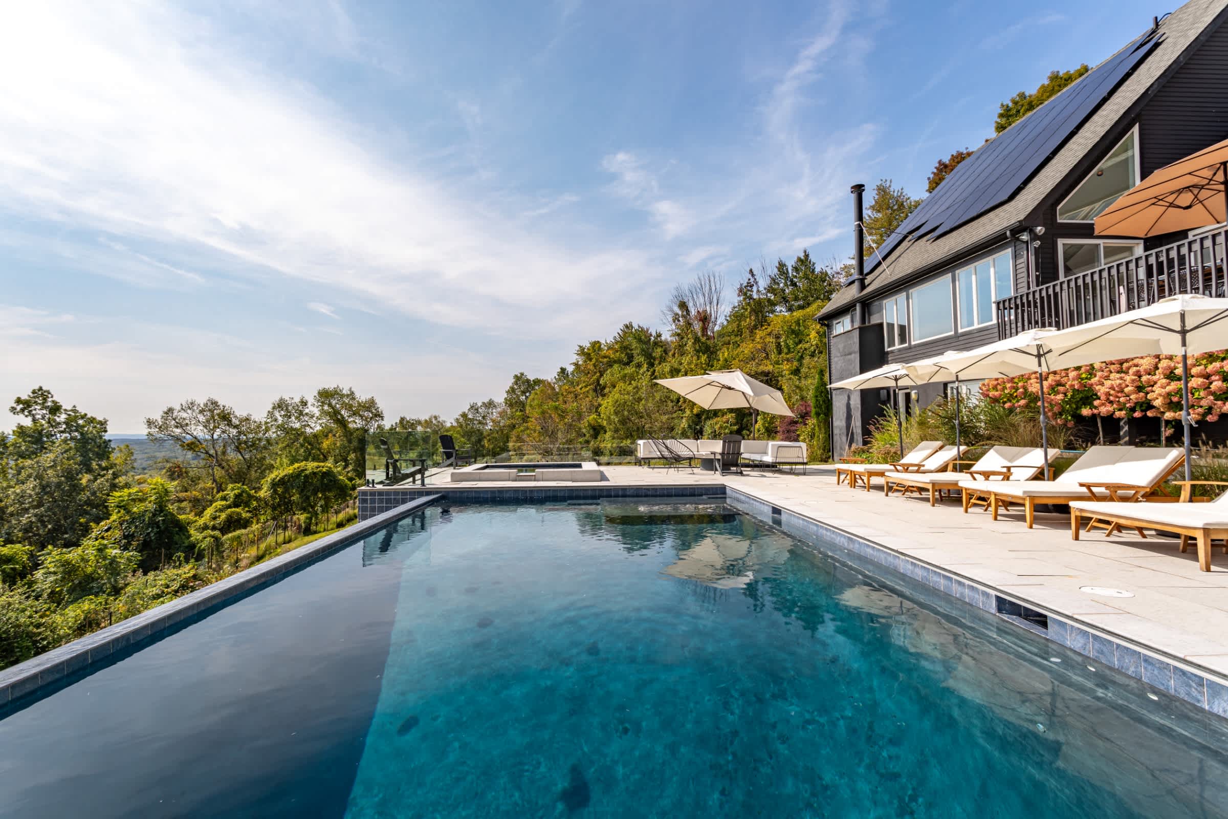 Casa Manzara: Mountain Top Views, Pool + Hot Tub by Red Cottage