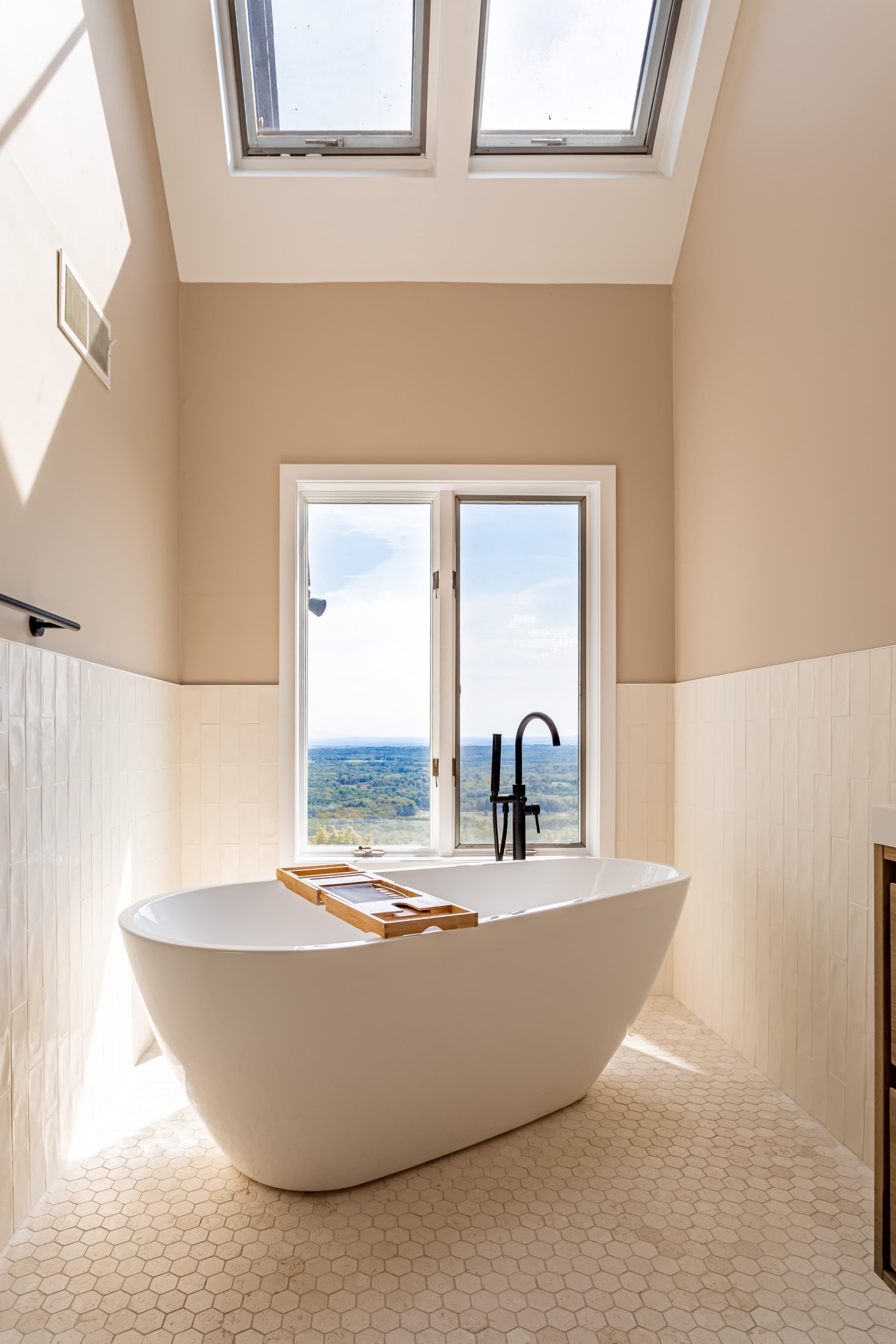 Full Bathroom 1