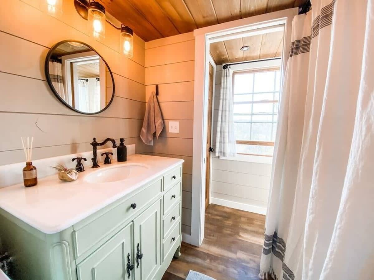 Full bathroom