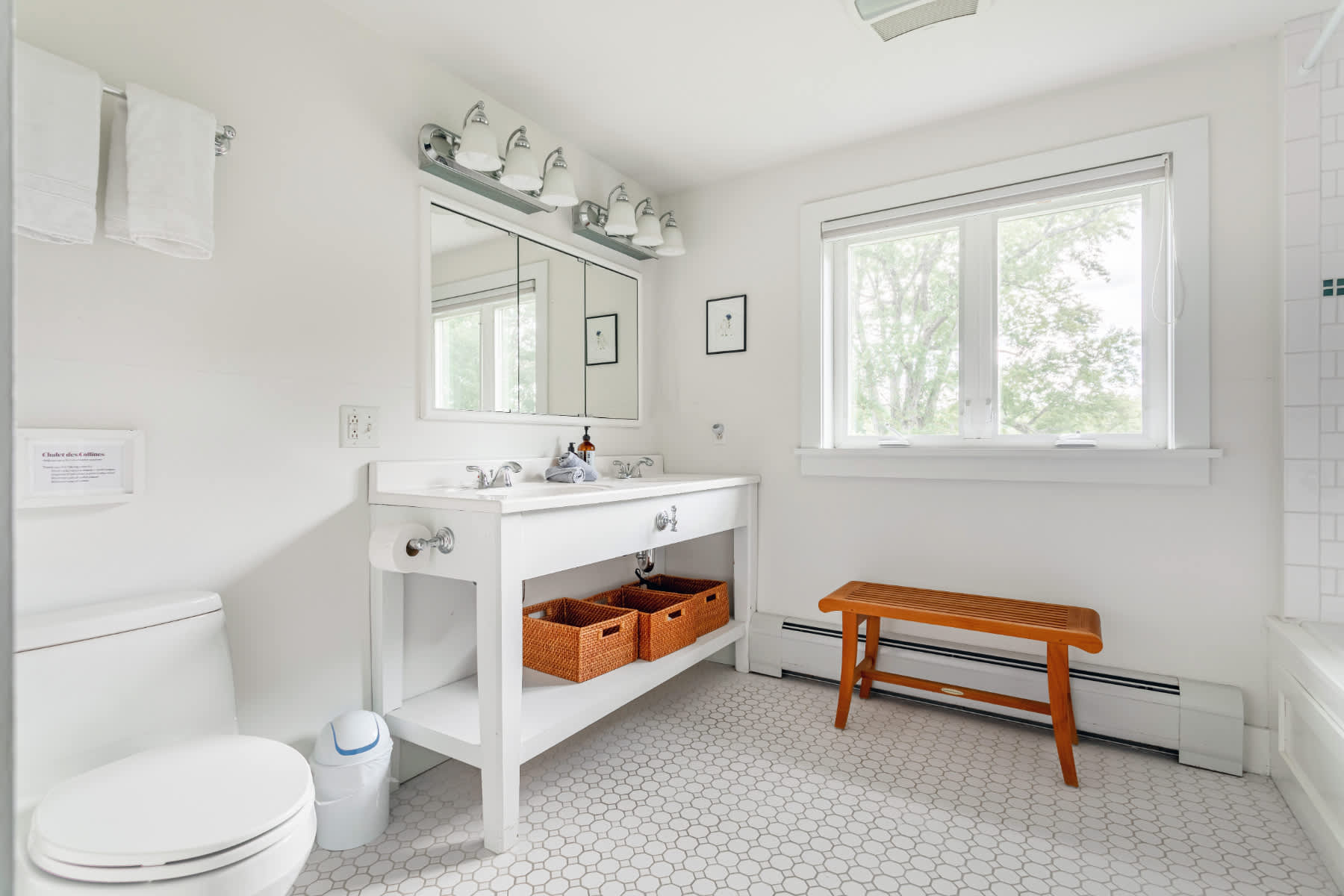 Full Bathroom 1