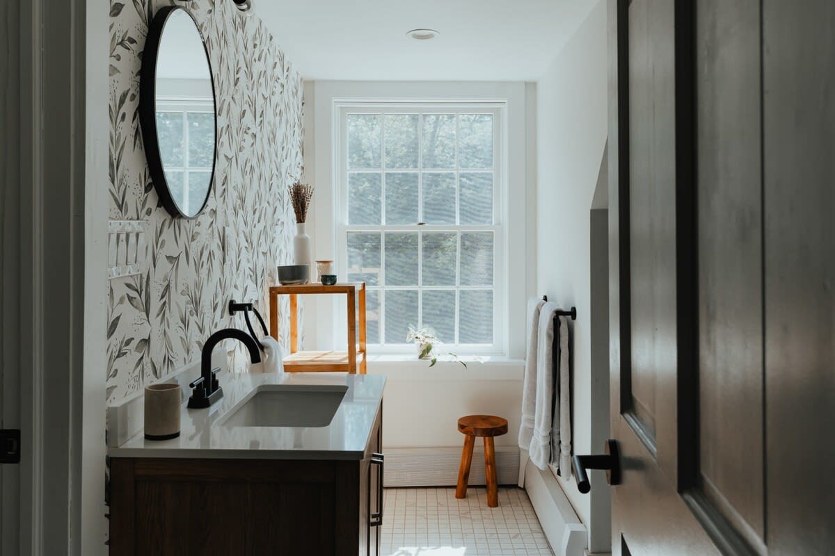 Full Bathroom 4