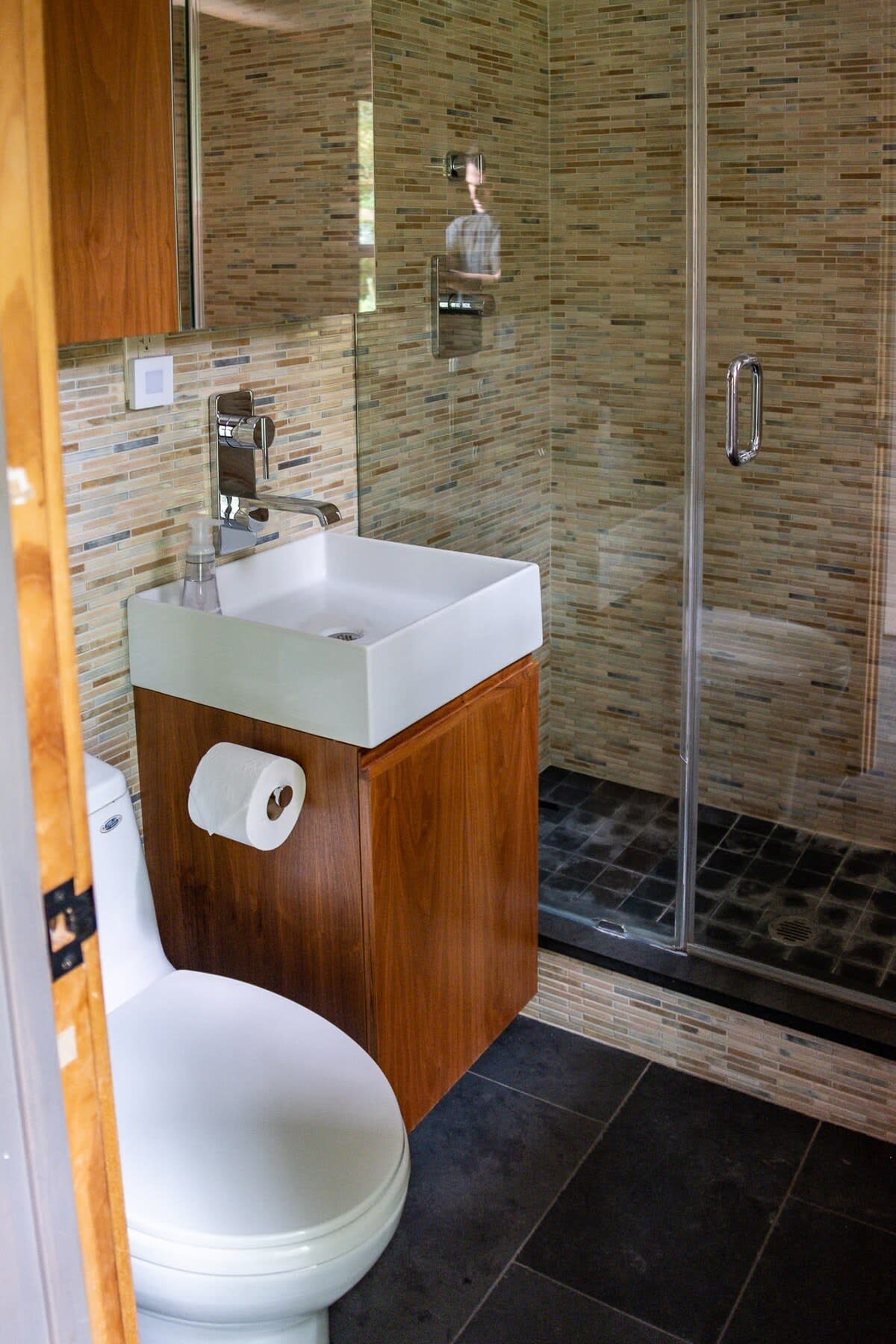 Full Bathroom 2