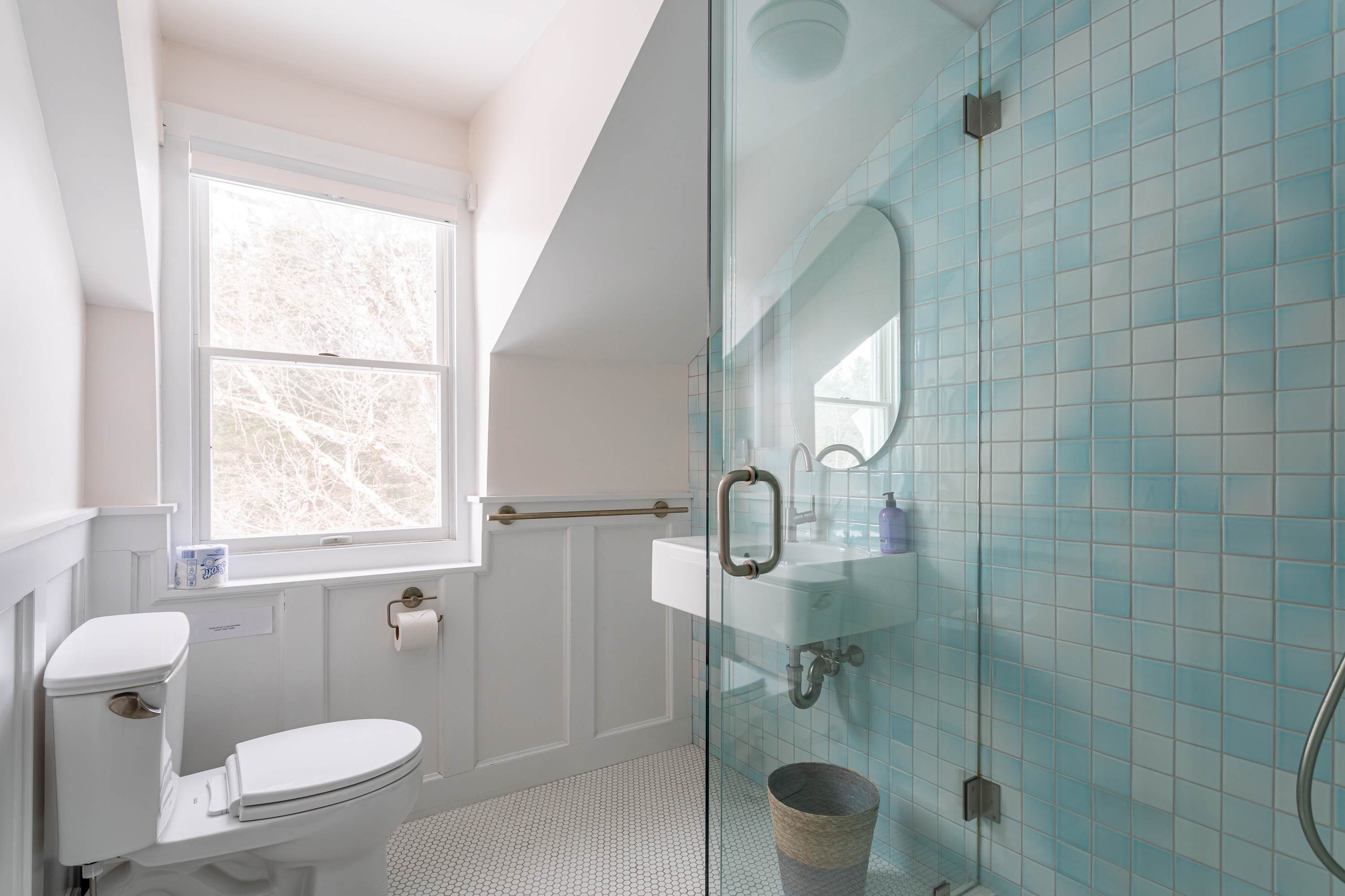 Full Bathroom 3
