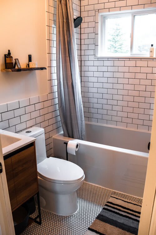 Full Bathroom 1