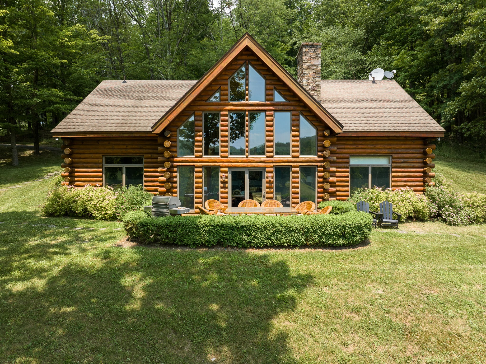 Doodletown Cabin: Pond, Outdoor Firepit + Dining