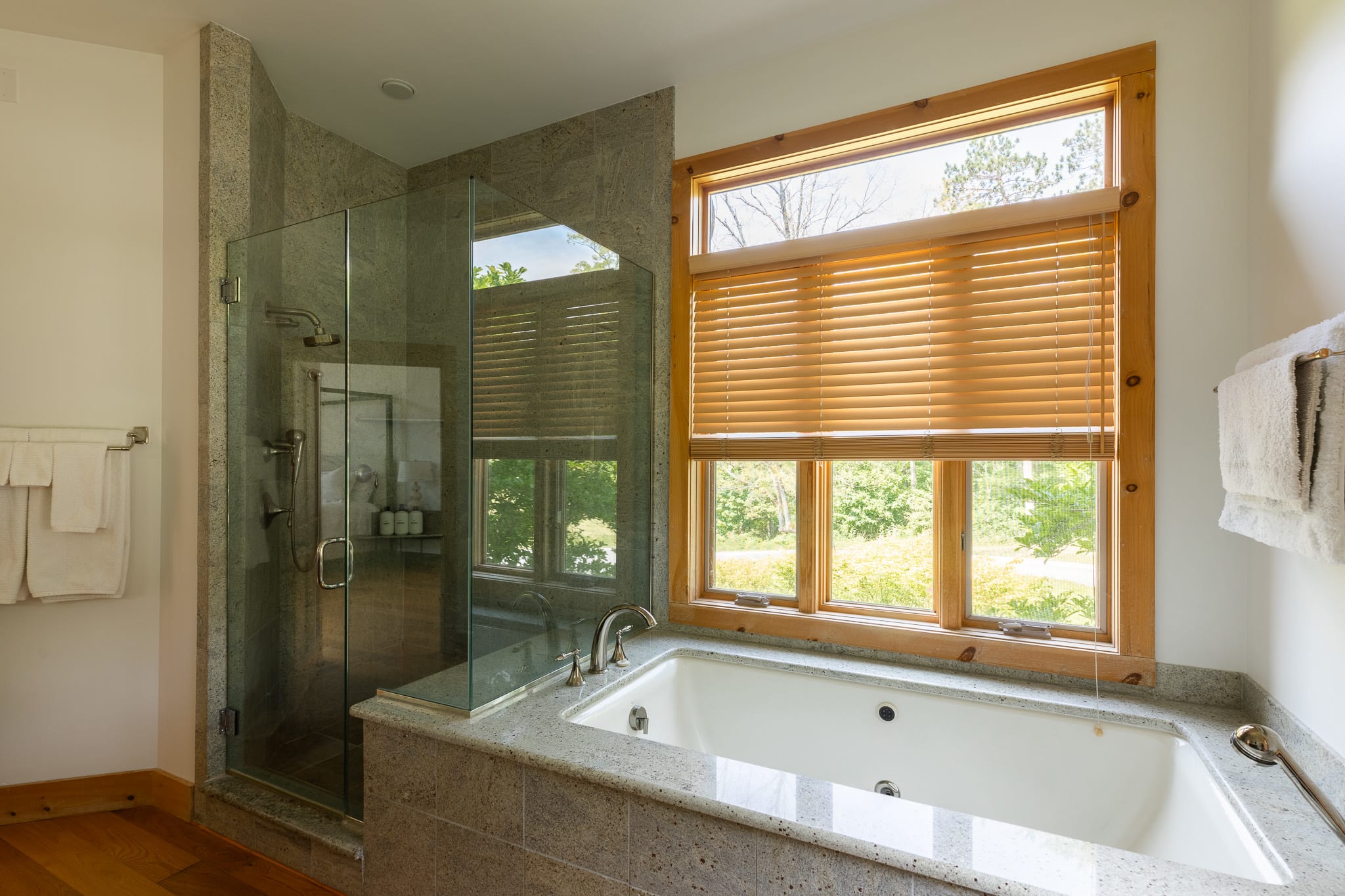 Full Bathroom 3