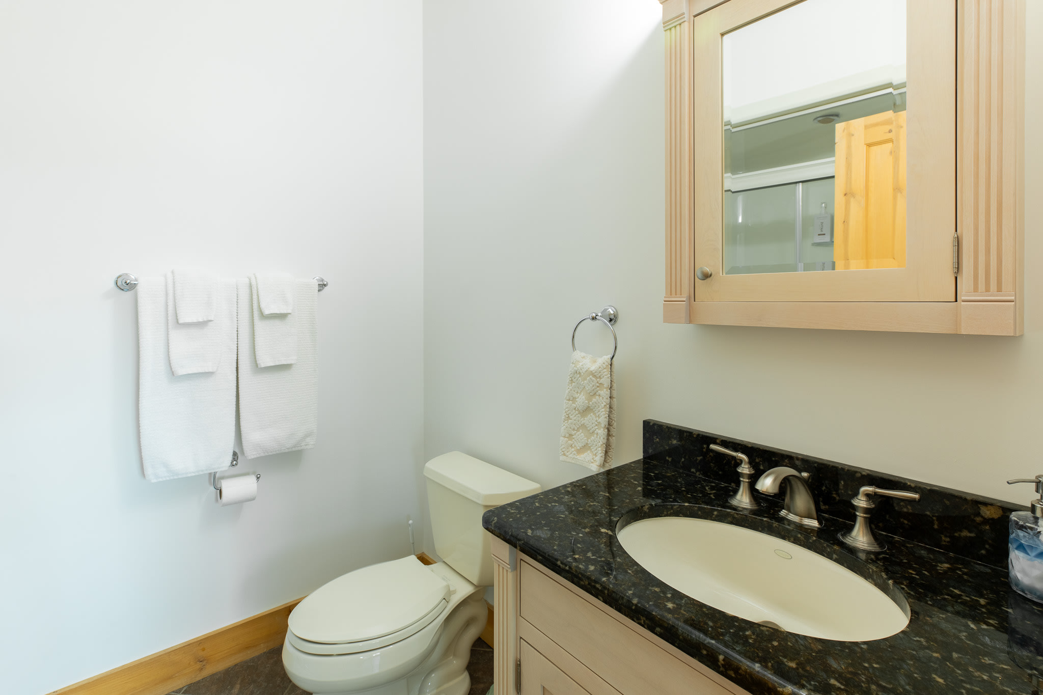 Full Bathroom 4