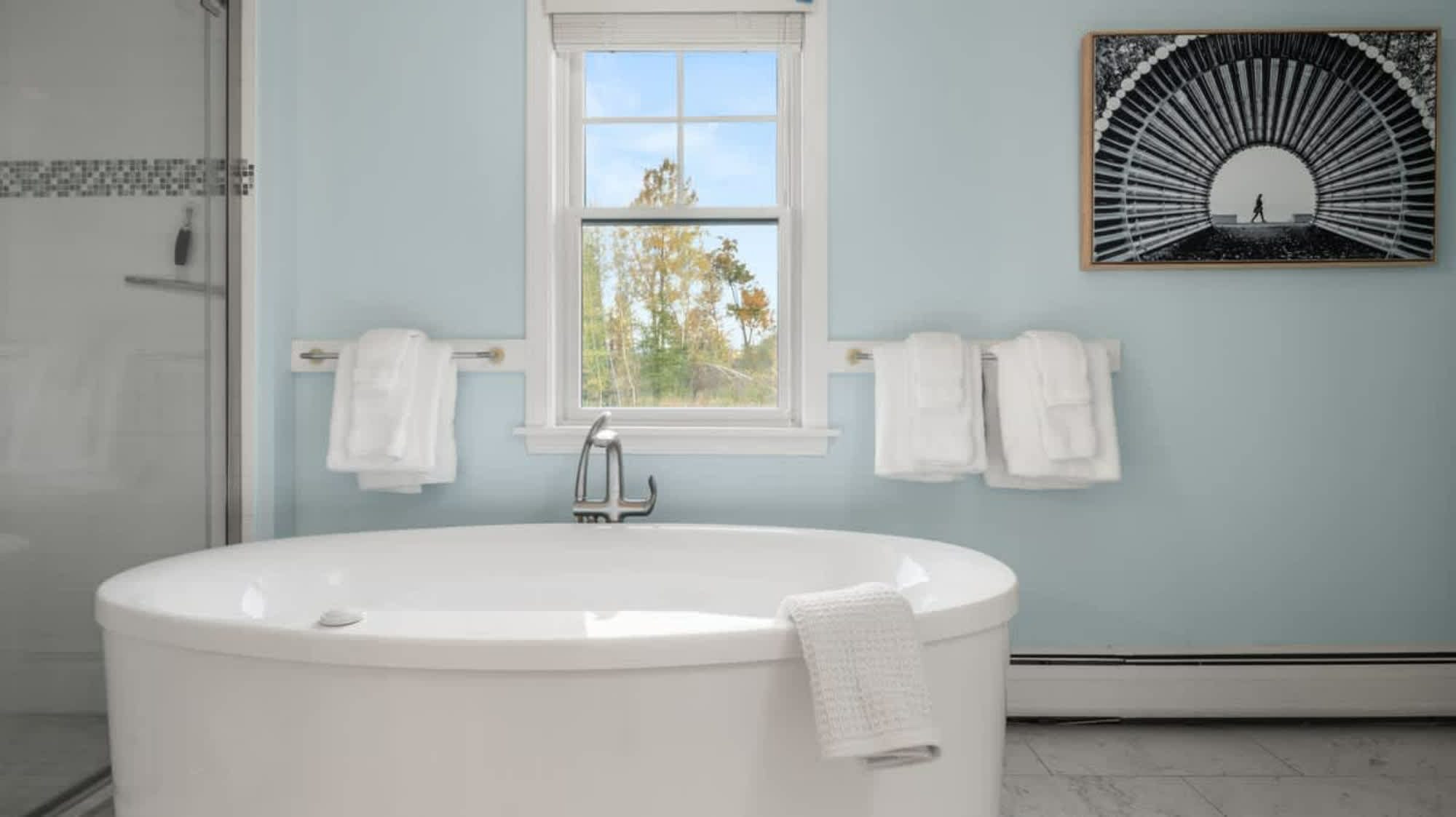 Full Bathroom 1