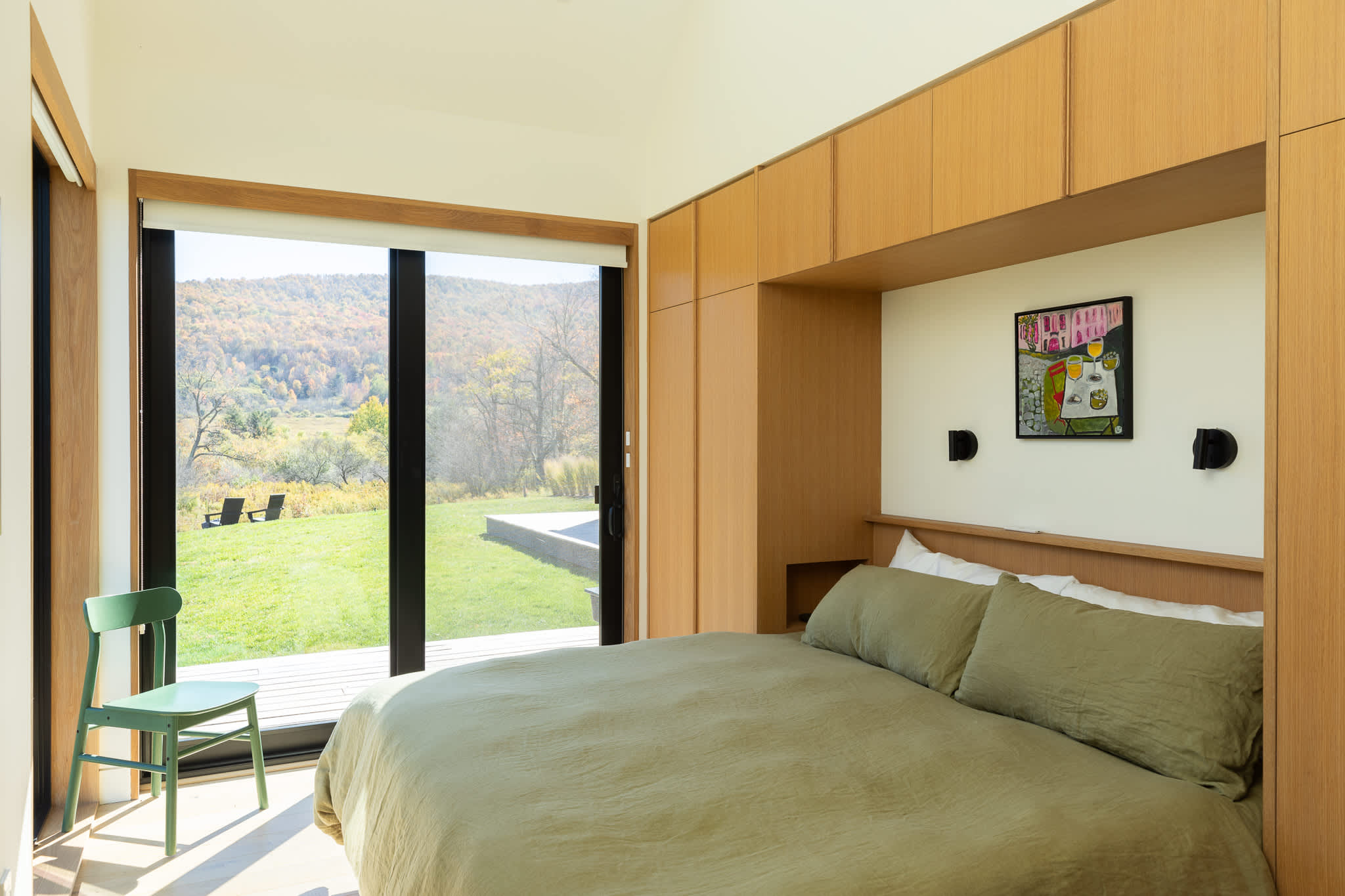 Bedroom 1: Master