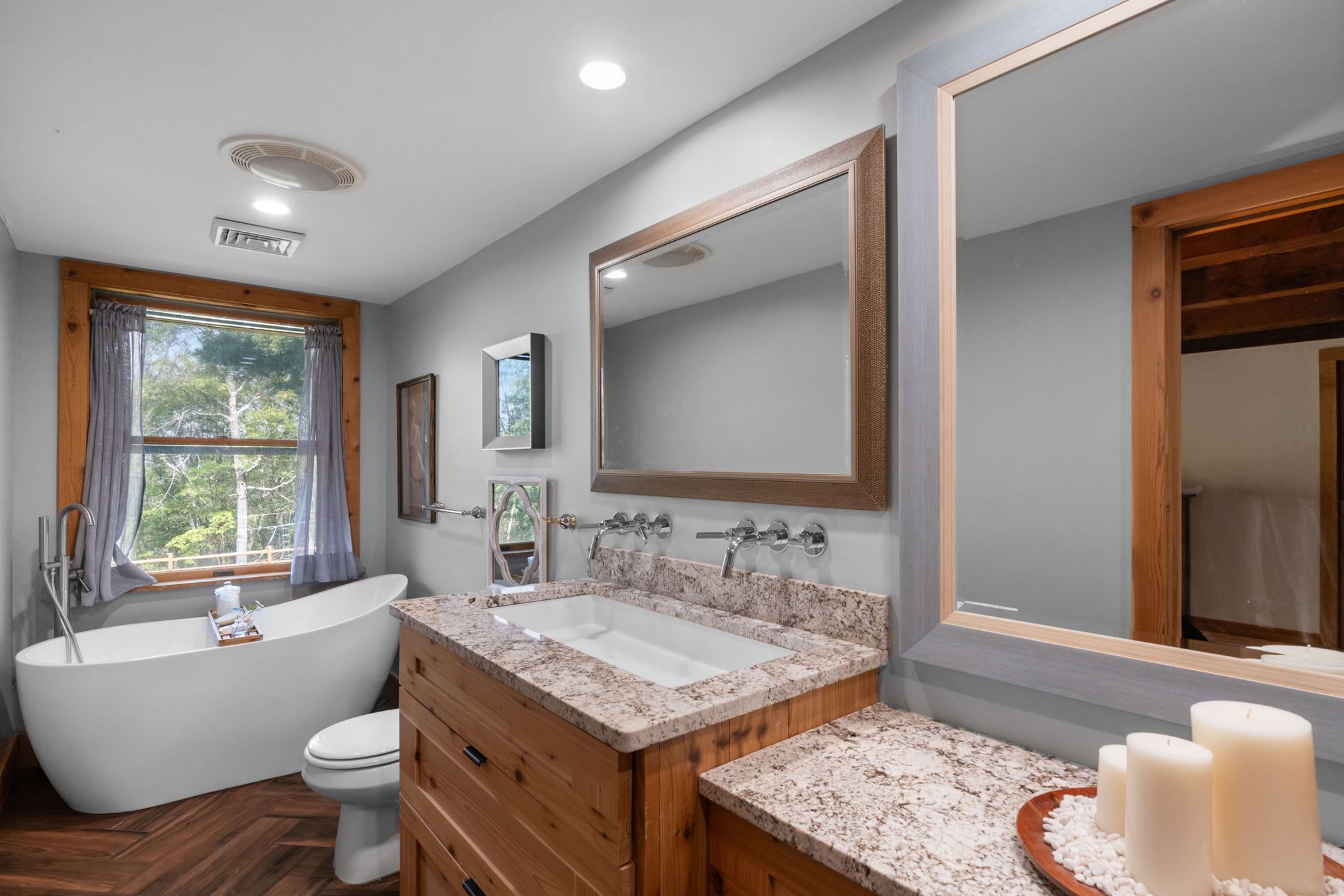 Full Bathroom 1