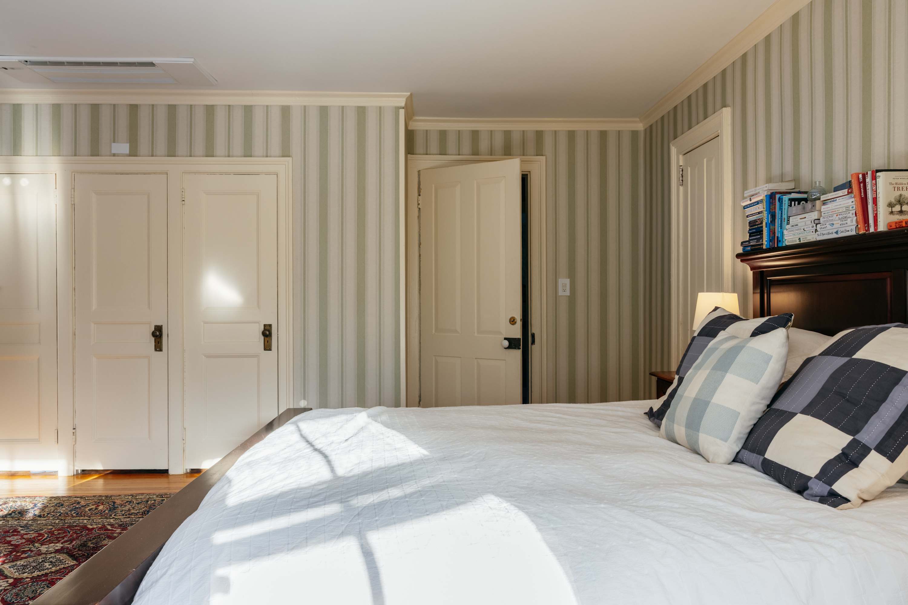 Bedroom 1: Primary 