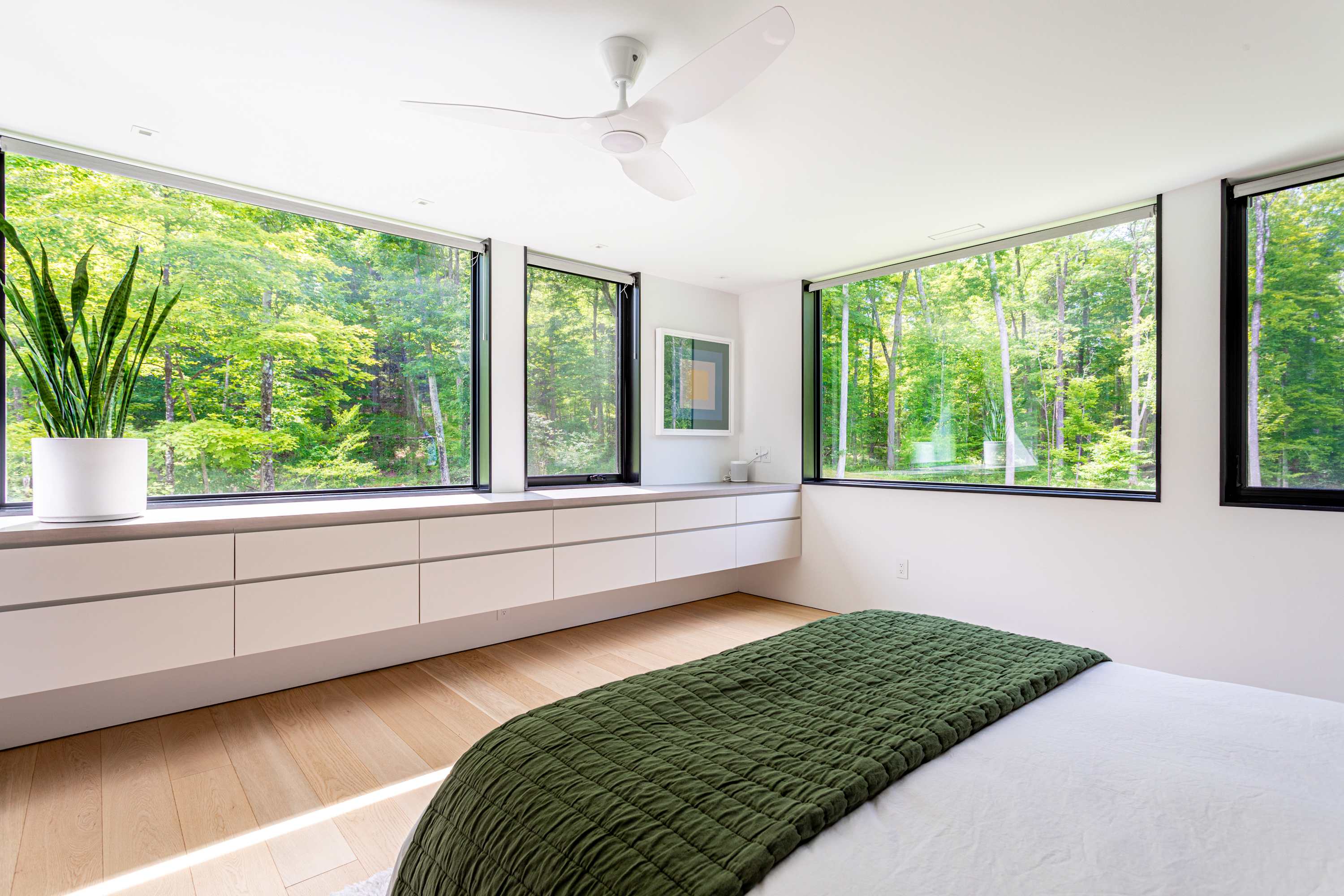 Bedroom 1: Master