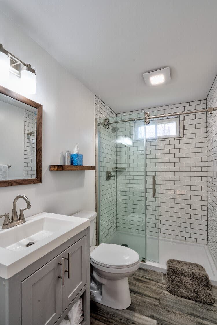 Full Bathroom 2