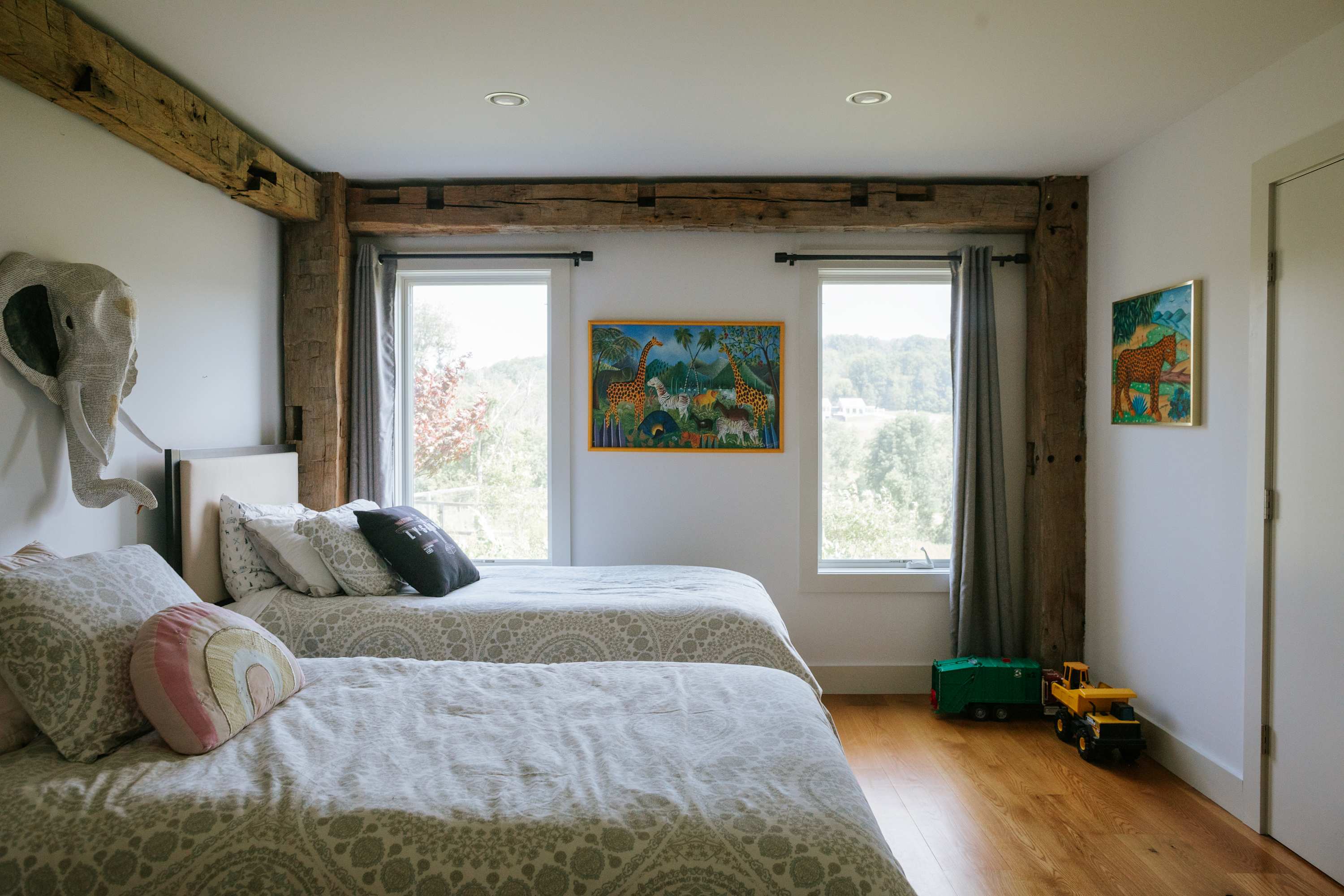 Bedroom 2: Kids Room