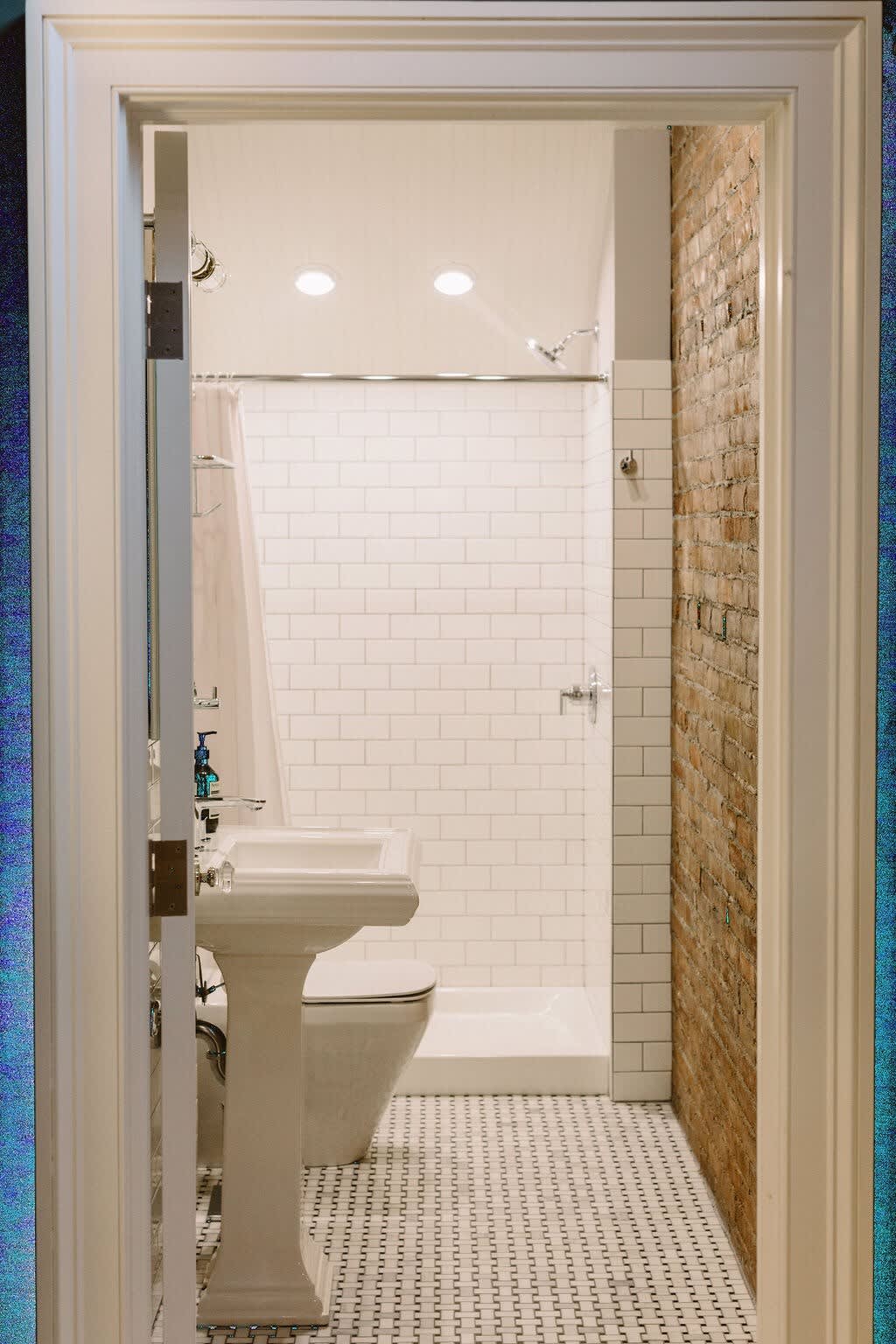 Full Bathroom 3