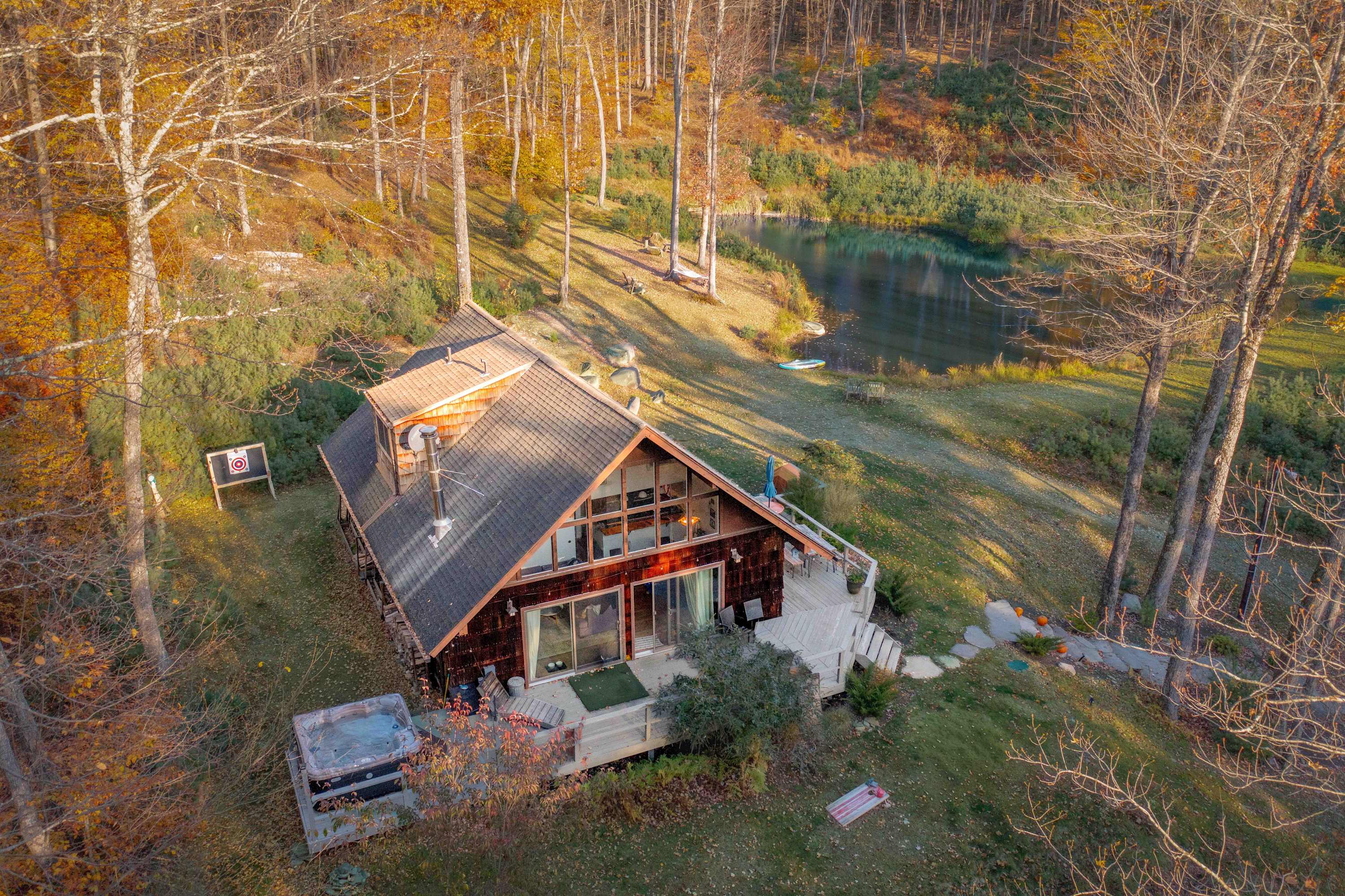 Hidden Pond: 7 Acres w/ Swim Pond—Hot Tub—Creek+