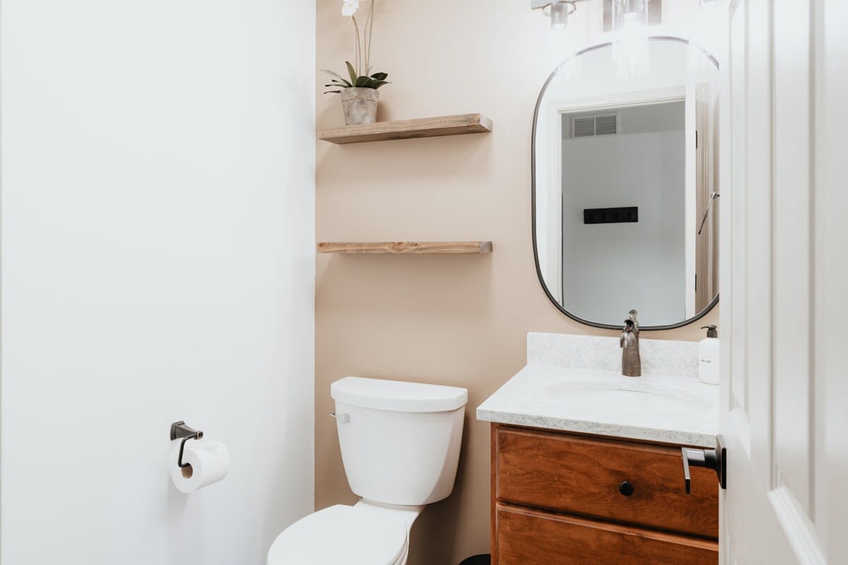 Full Bathroom 2