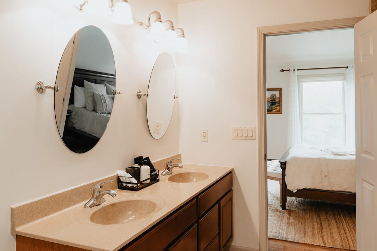 Full Bathroom 3